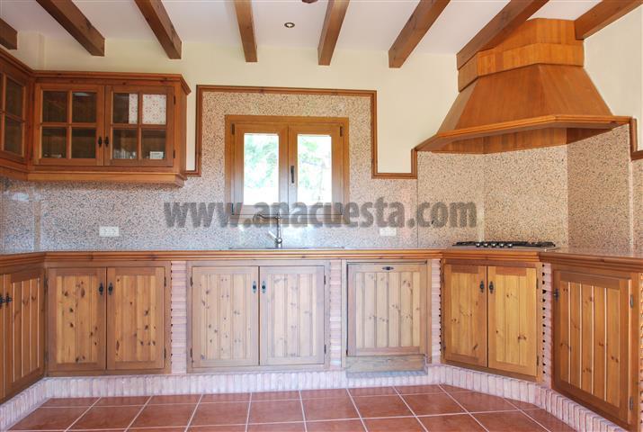 For sale of chalet in Estepona