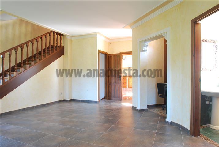 For sale of chalet in Estepona