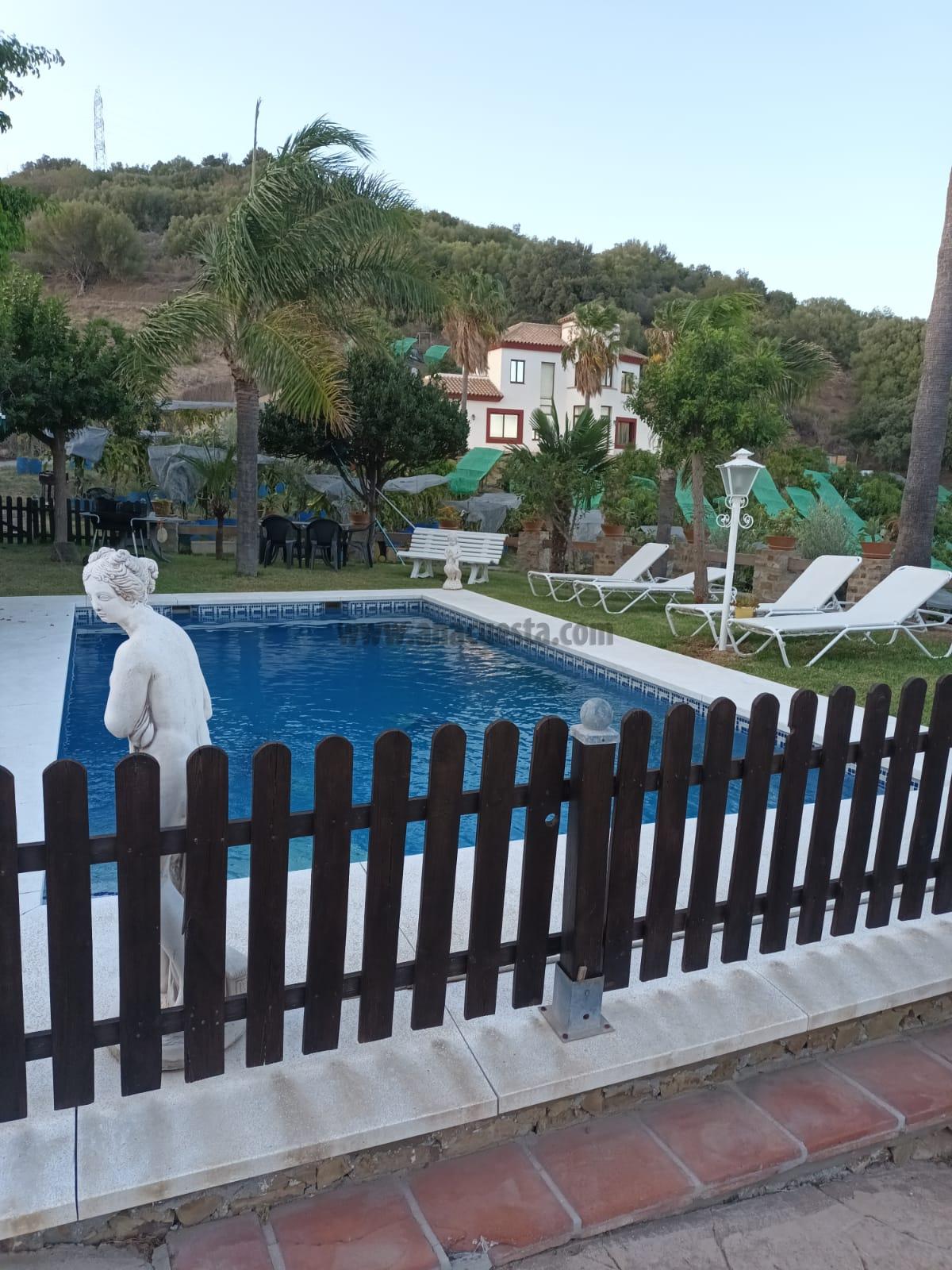 For sale of chalet in Estepona