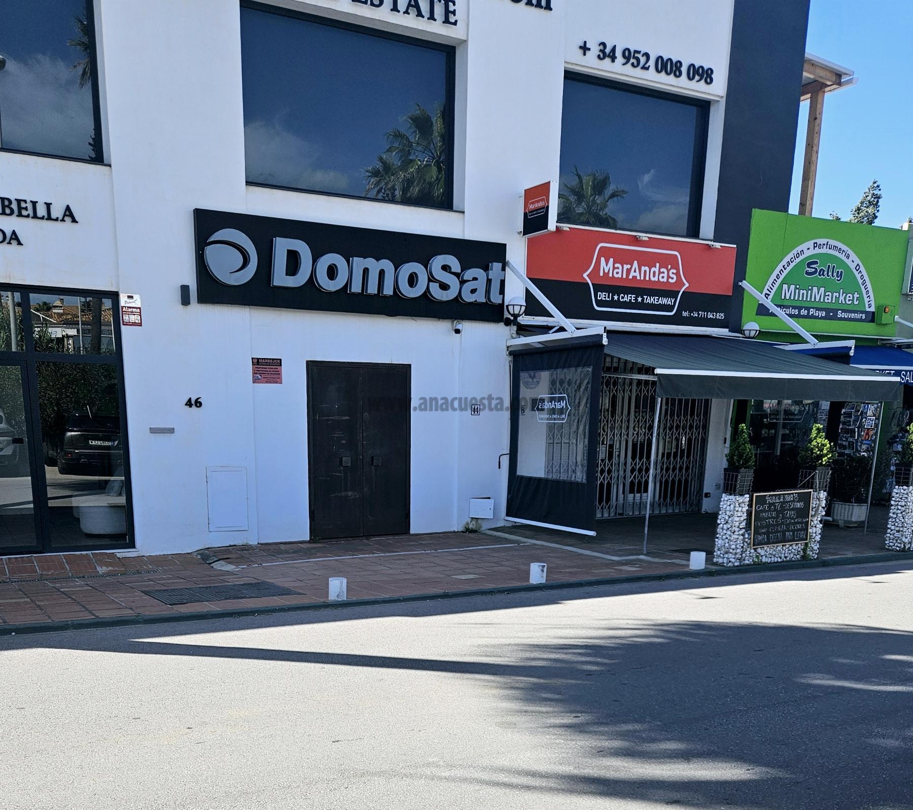 For sale of commercial in Estepona