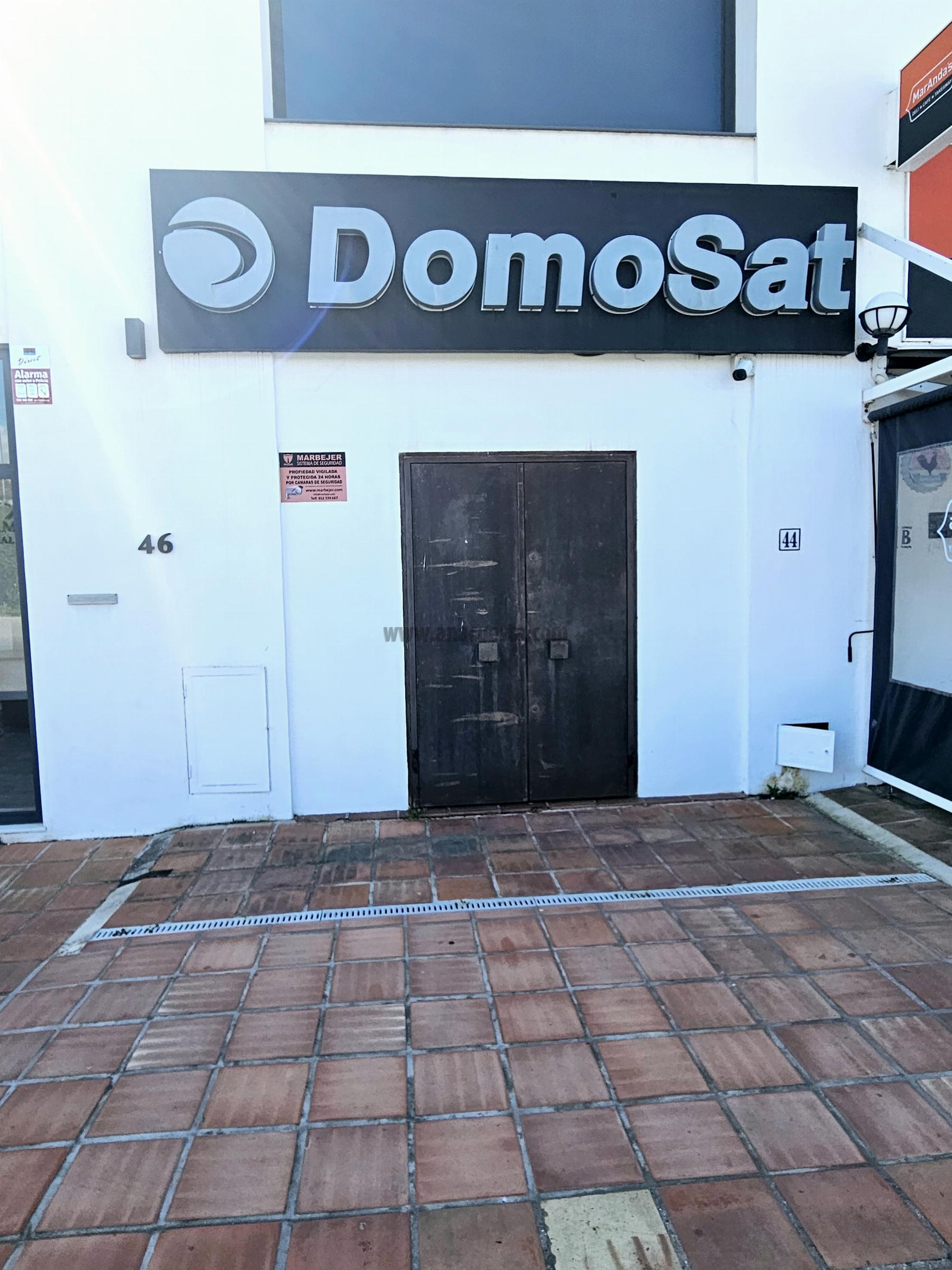 For sale of commercial in Estepona
