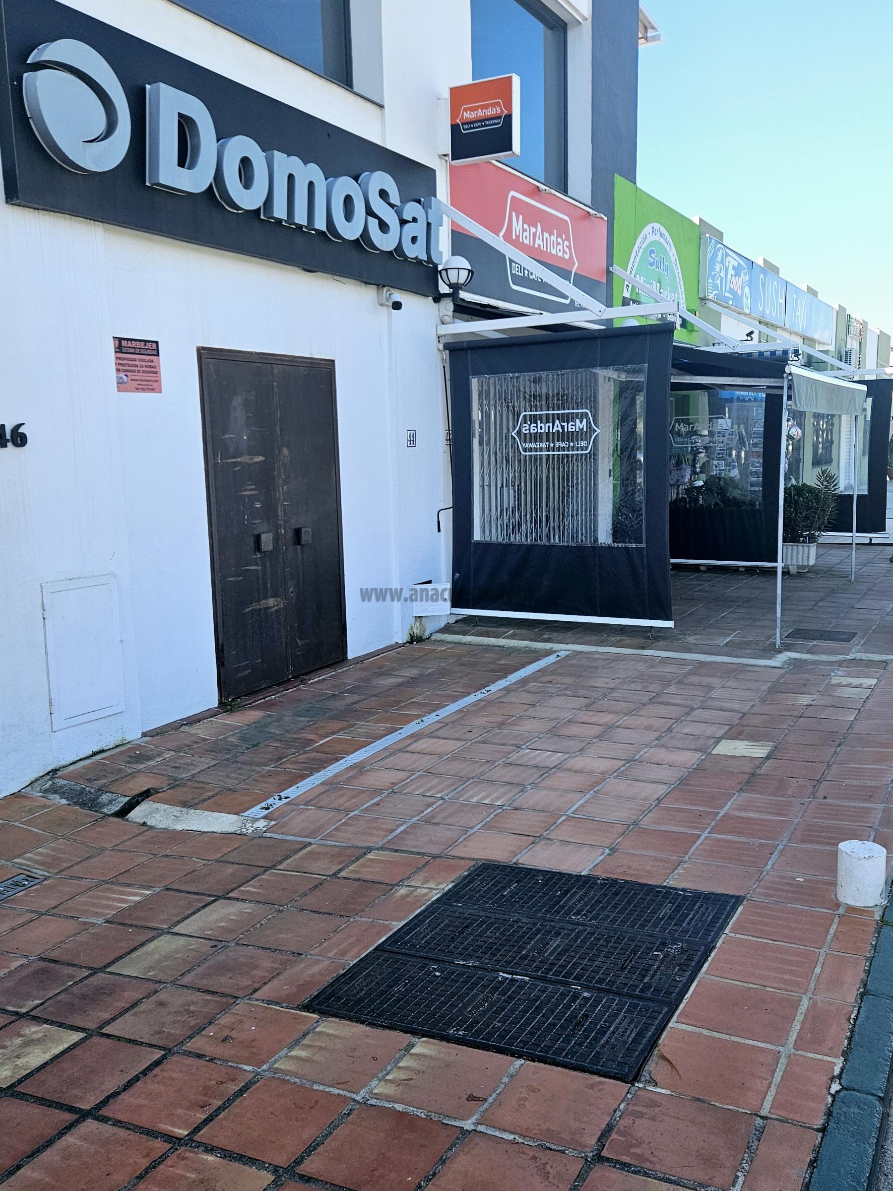 For sale of commercial in Estepona