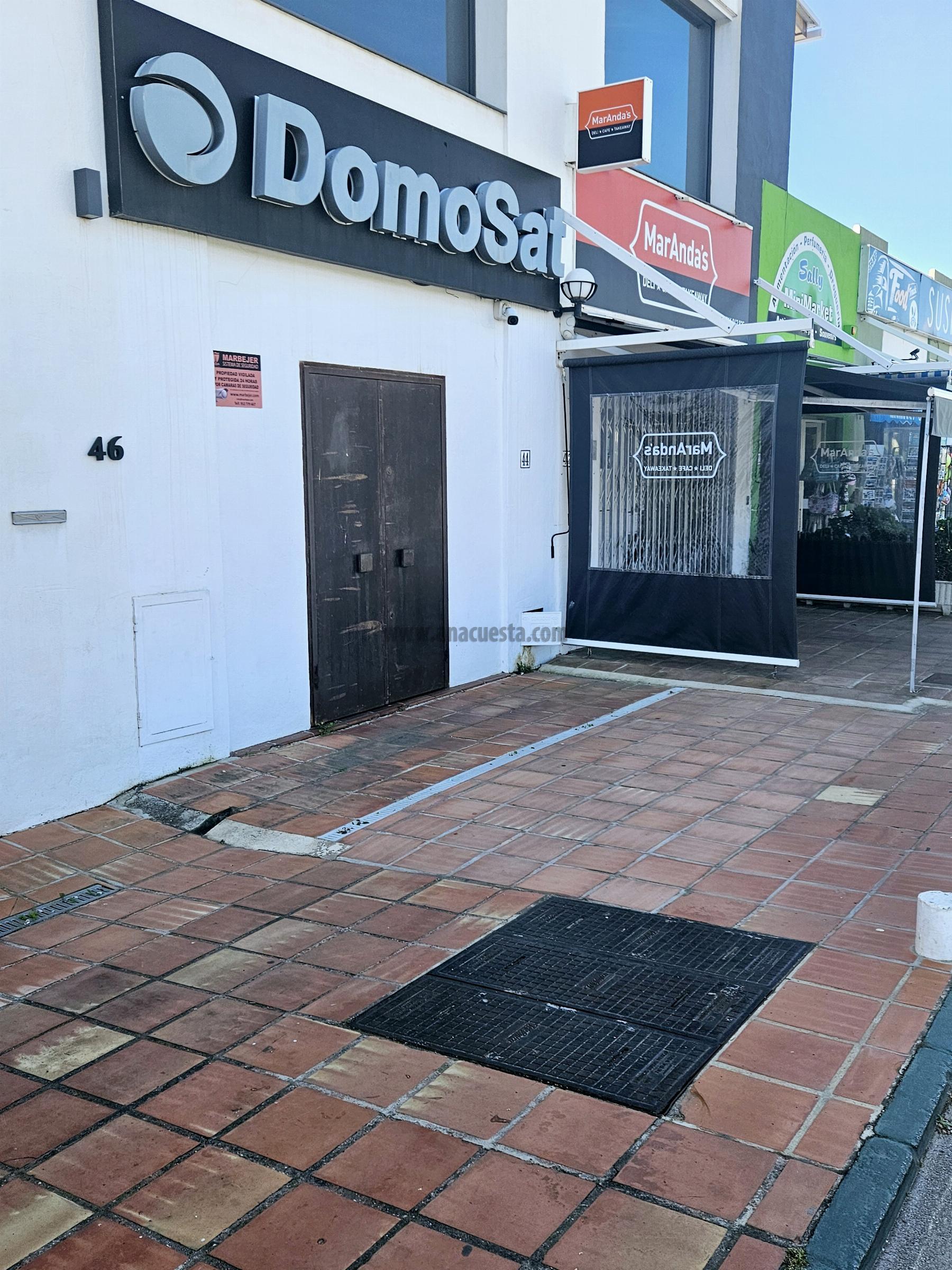 For sale of commercial in Estepona