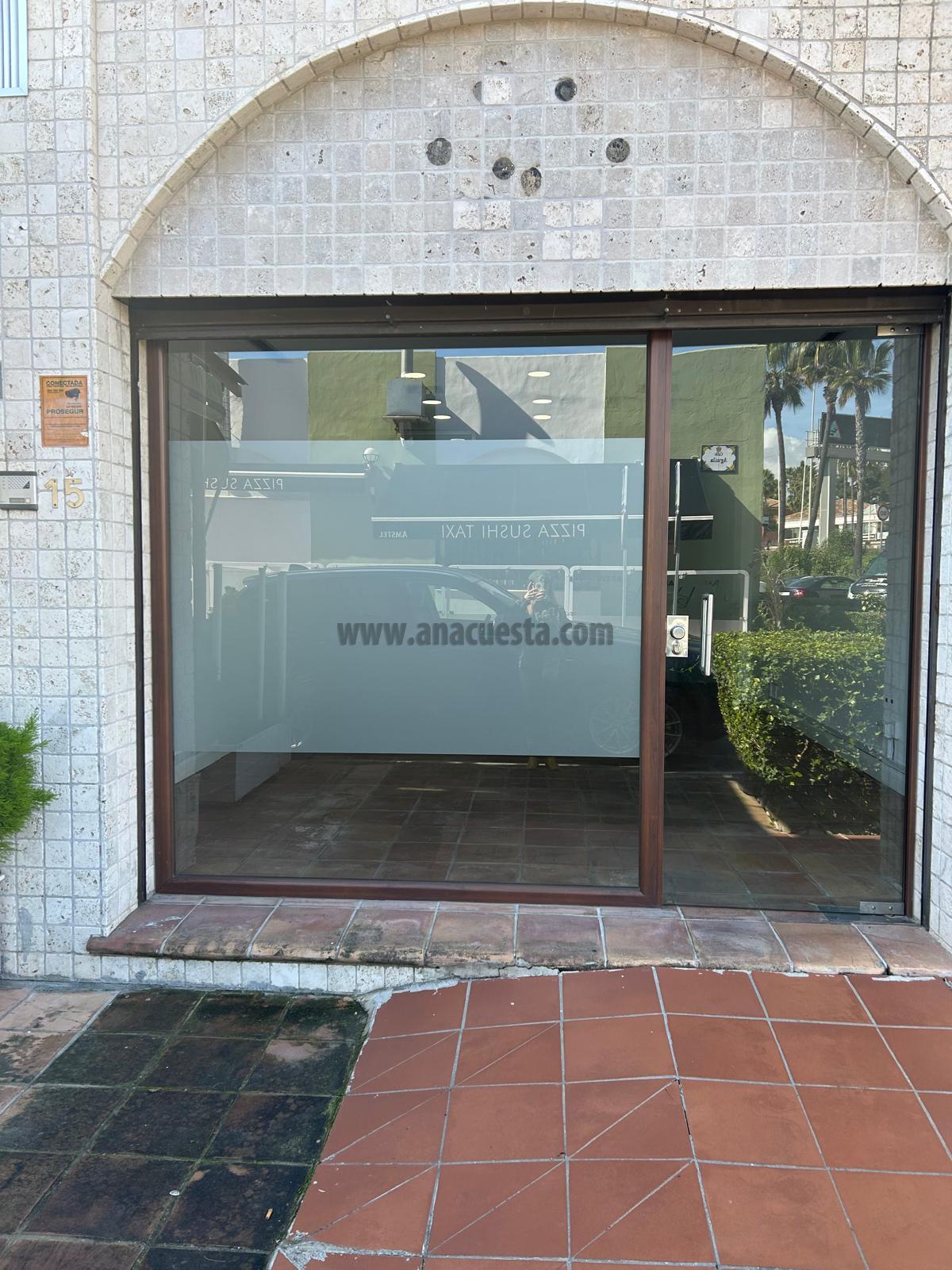 For sale of commercial in Estepona