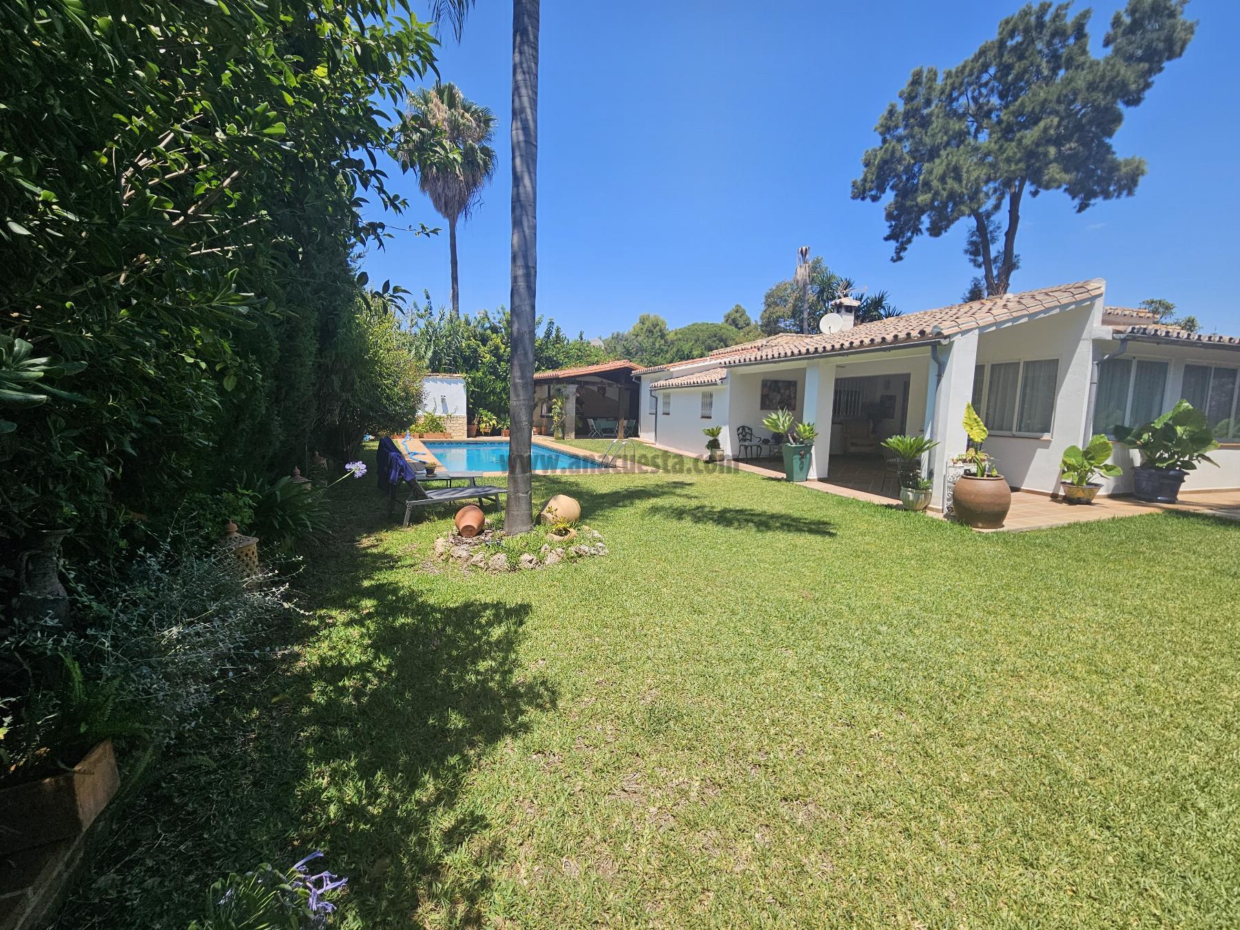 Venta de chalet en Estepona
