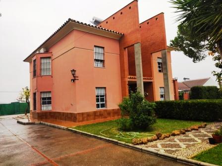 For rent of chalet in Espartinas