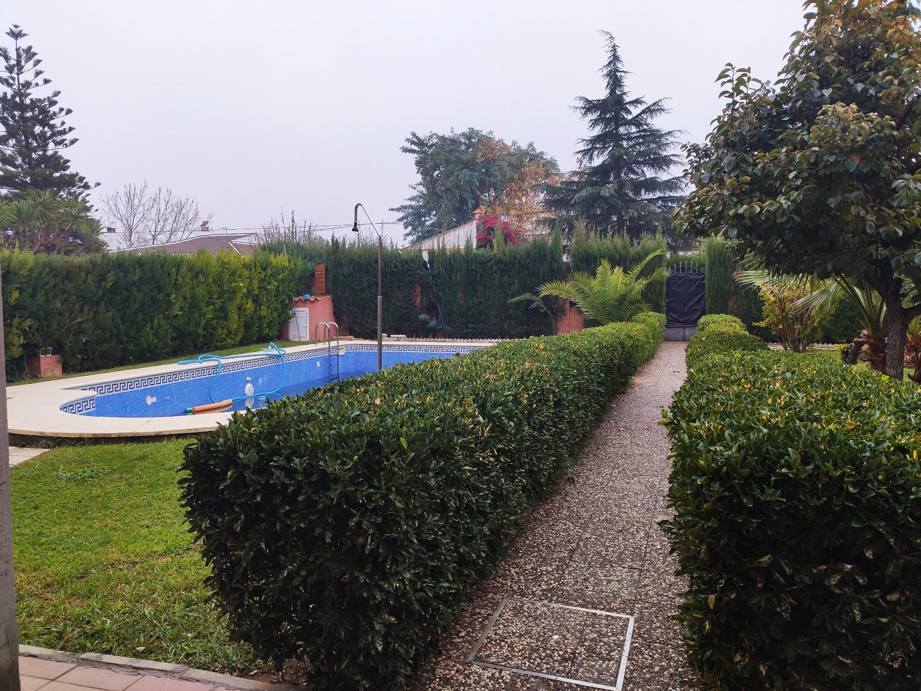For rent of chalet in Espartinas