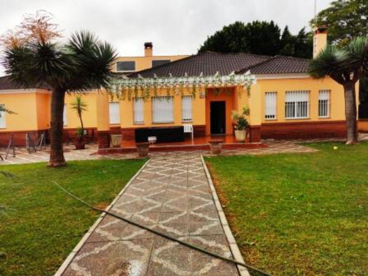 For rent of chalet in Espartinas