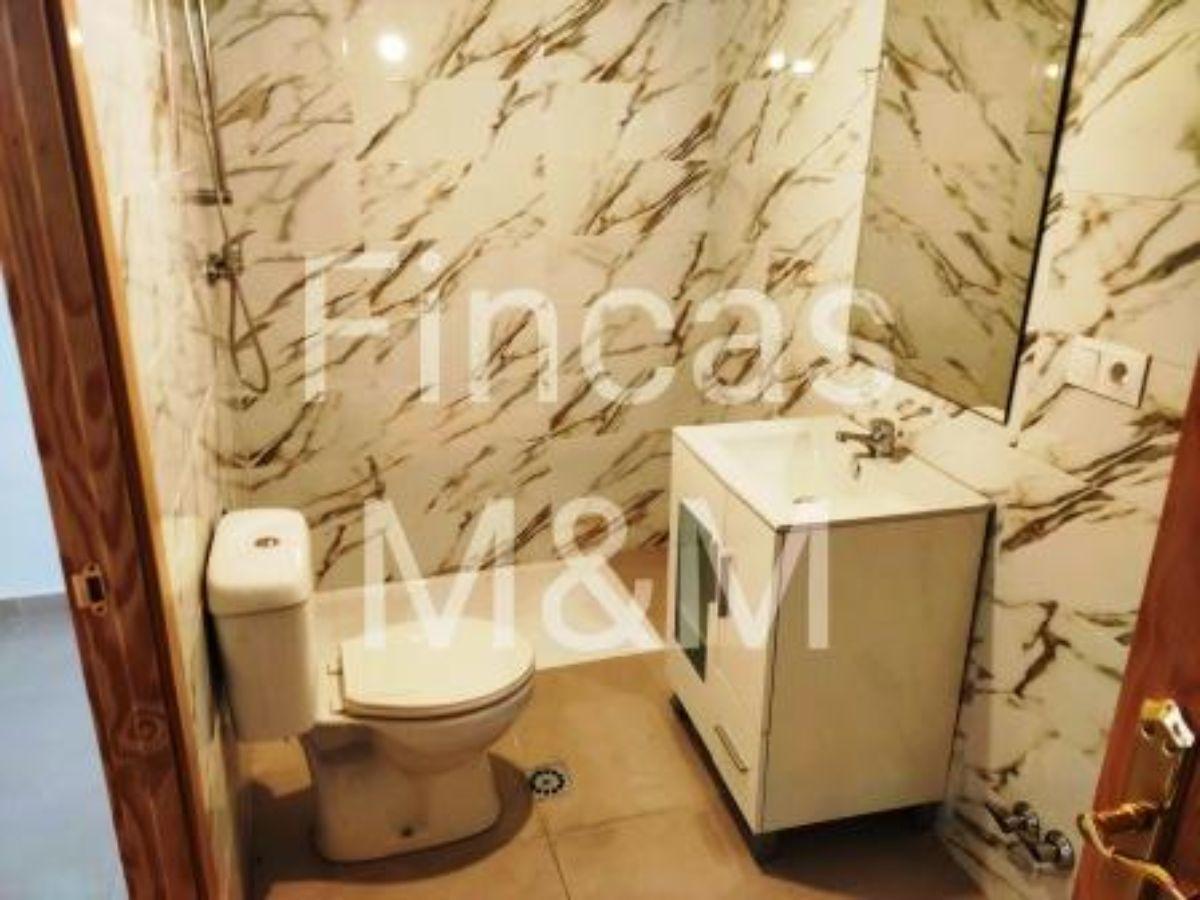 Venta de casa en Fuentes de León