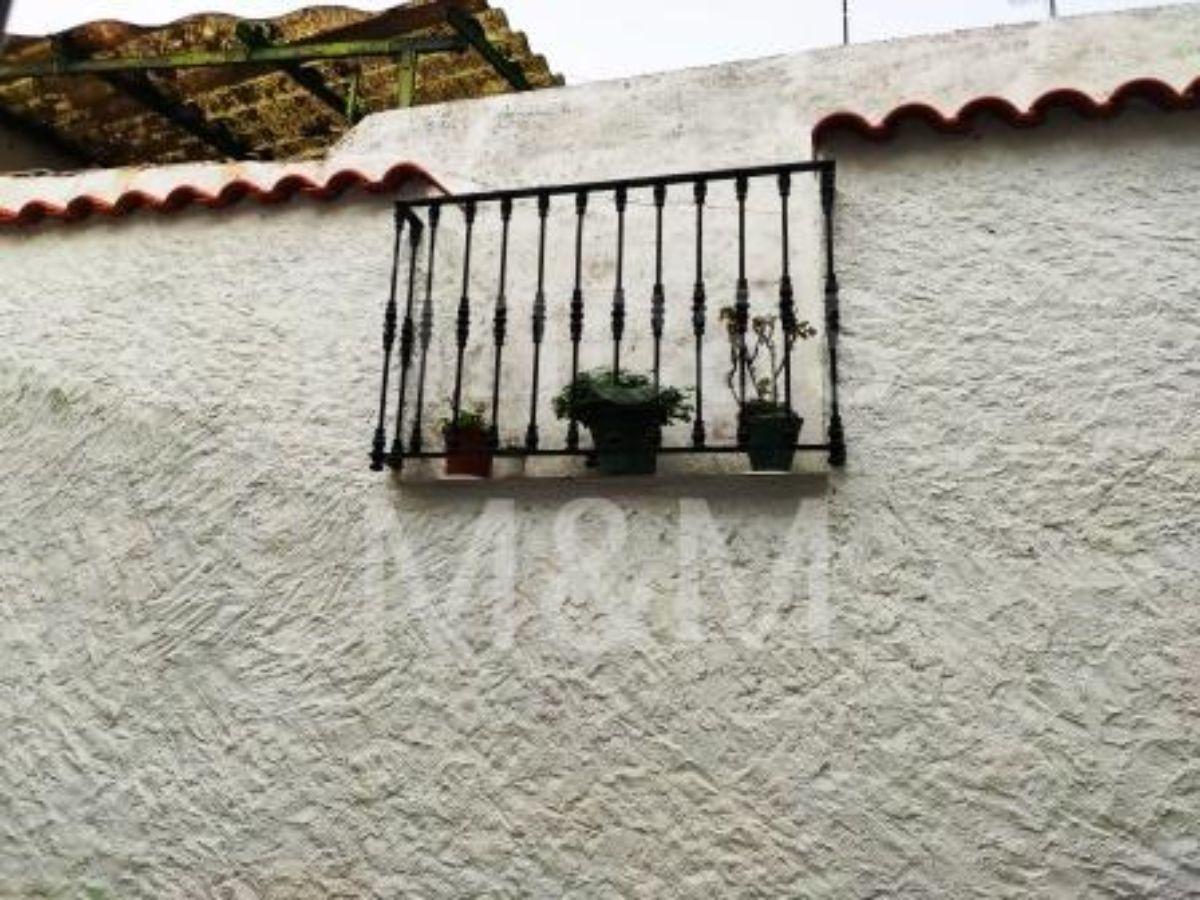 For sale of house in Fuentes de León