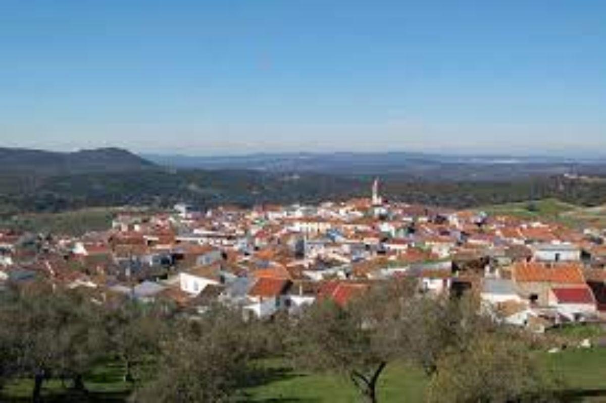 Venta de casa en Fuentes de León