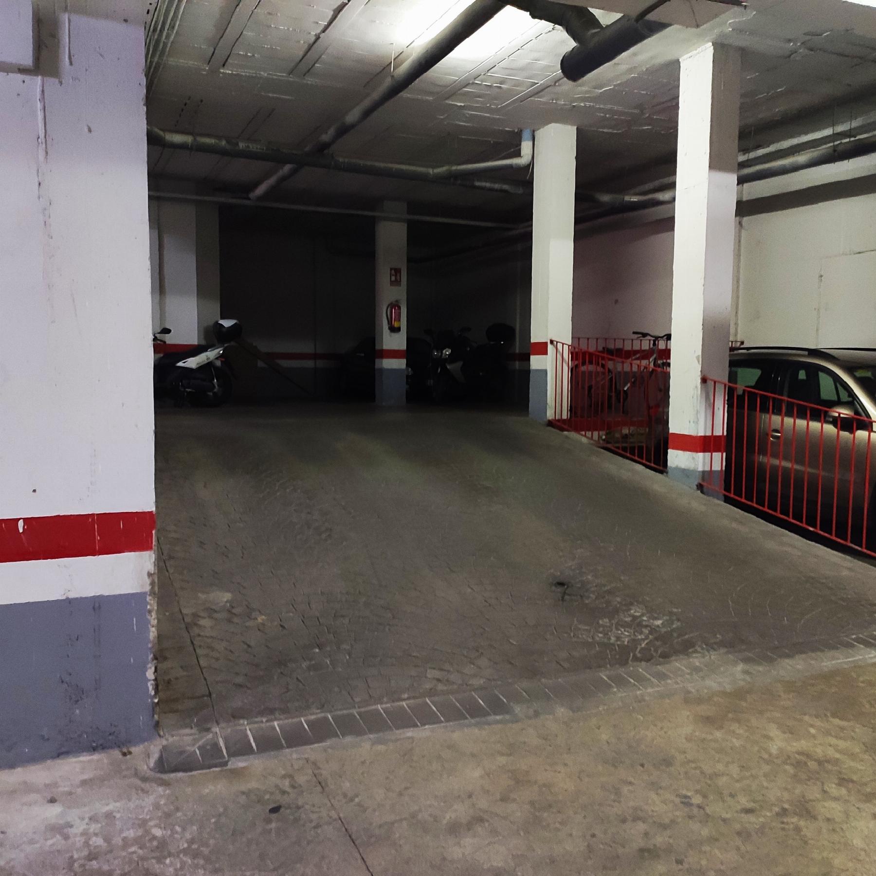 For sale of garage in Bormujos