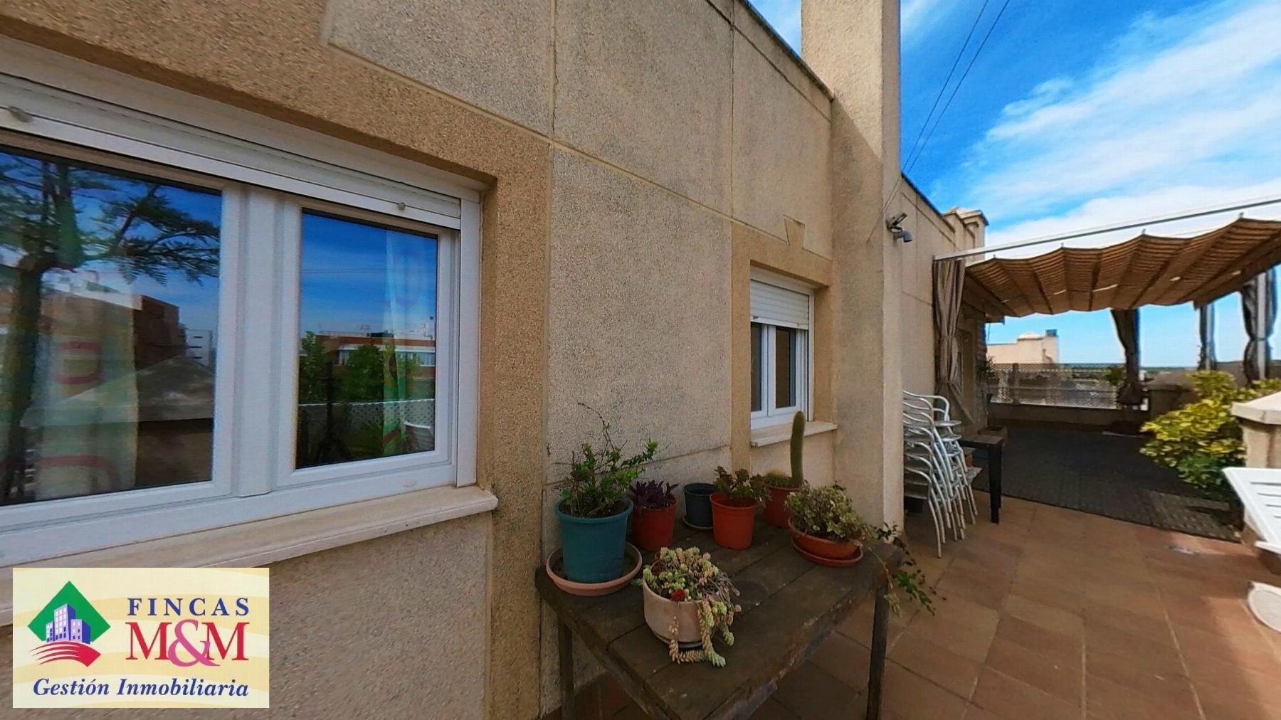 For sale of penthouse in Bormujos