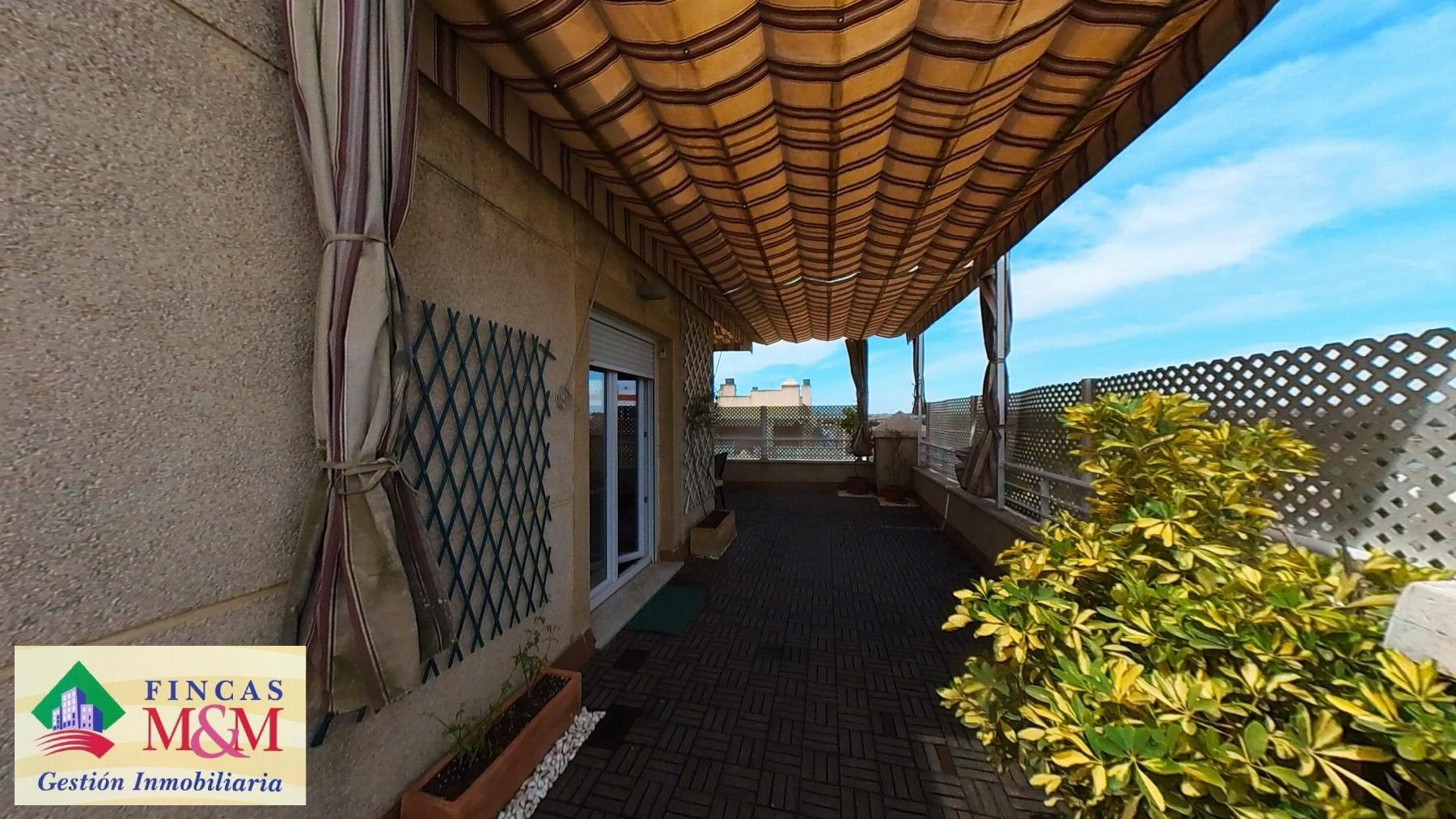 For sale of penthouse in Bormujos