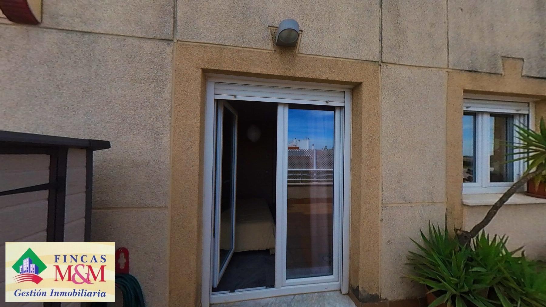 For sale of penthouse in Bormujos