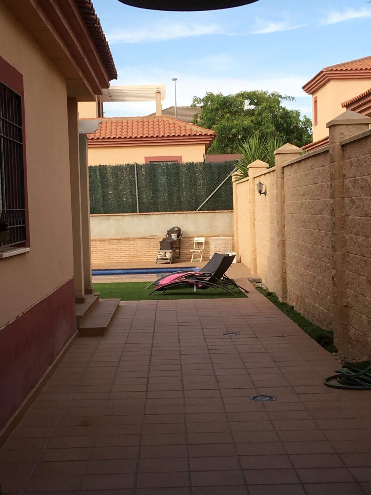 For sale of chalet in Espartinas