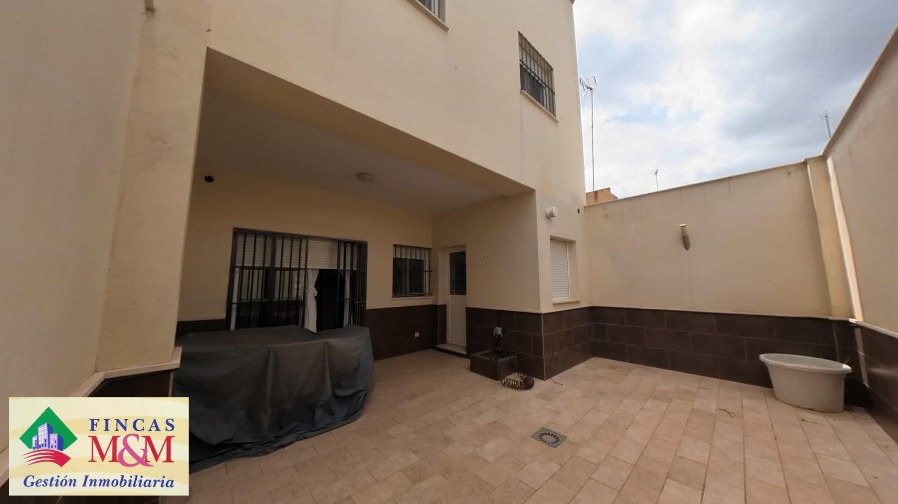 For sale of house in Gines