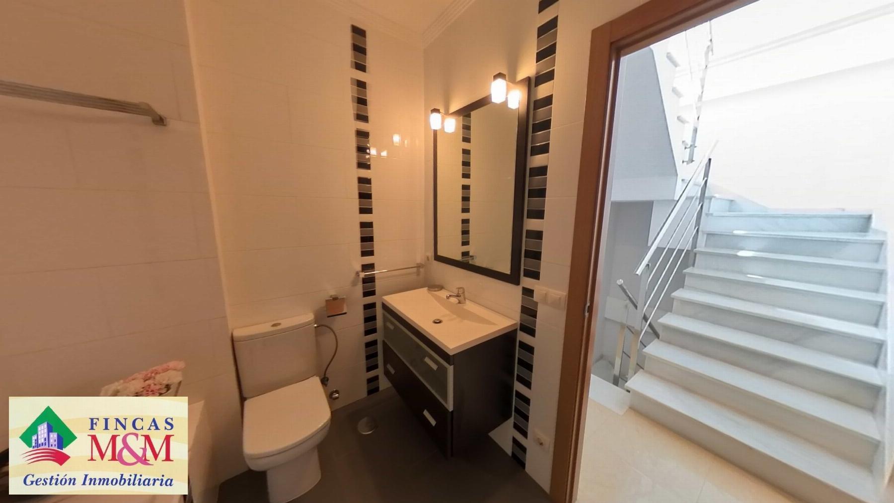 For sale of house in Gines