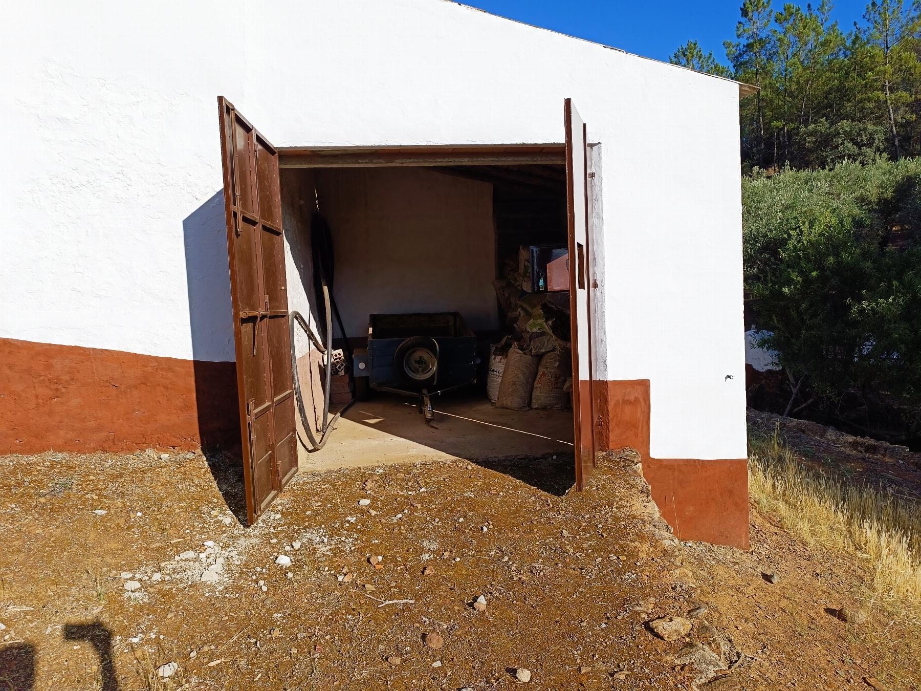 Venta de finca rústica en Fuentes de León