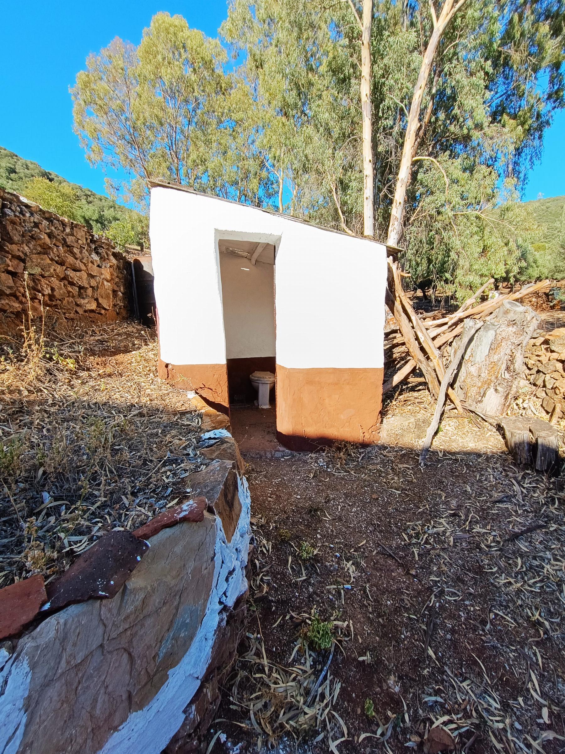 For sale of rural property in Fuentes de León