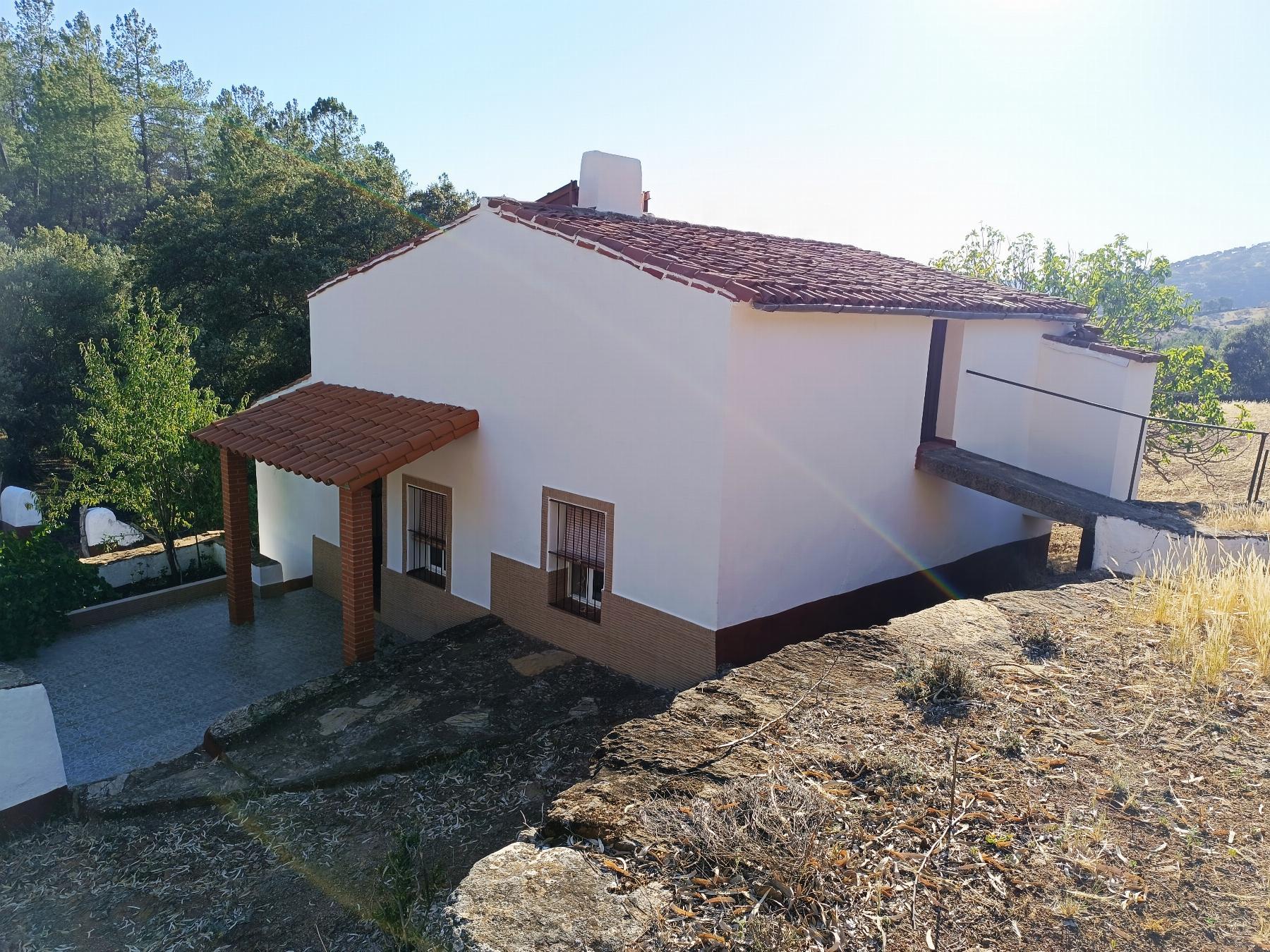 For sale of rural property in Fuentes de León