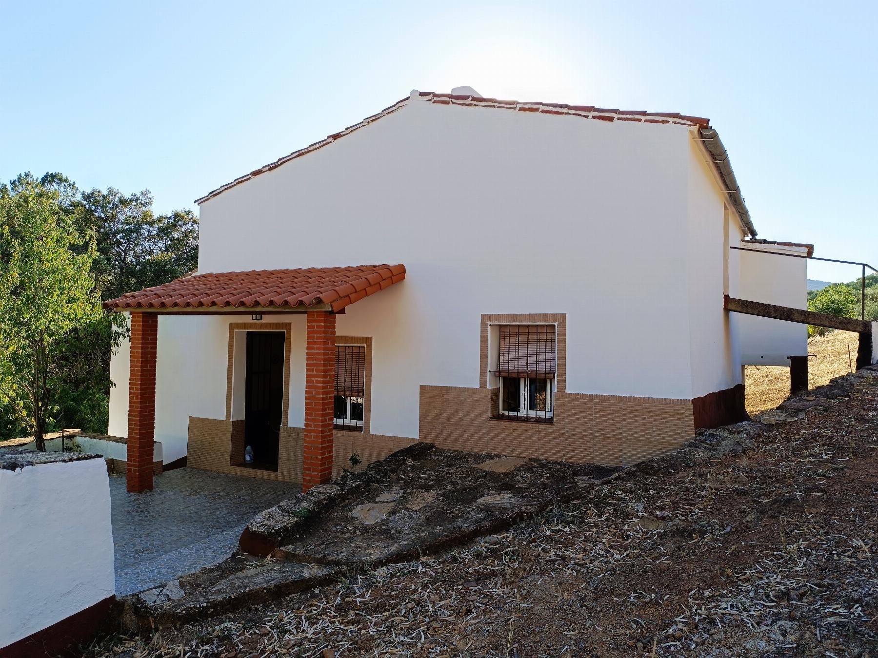 For sale of rural property in Fuentes de León