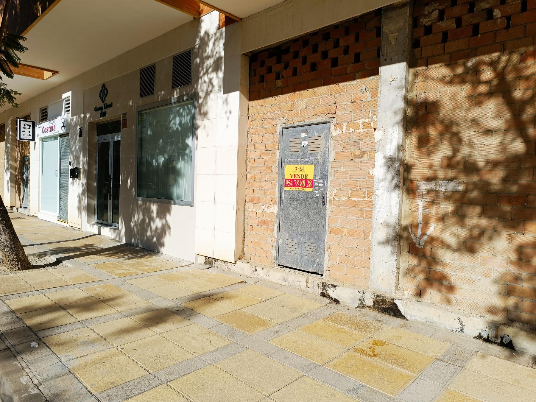 For sale of commercial in Bormujos