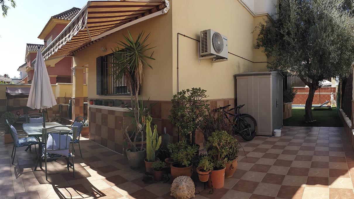 For sale of chalet in Espartinas