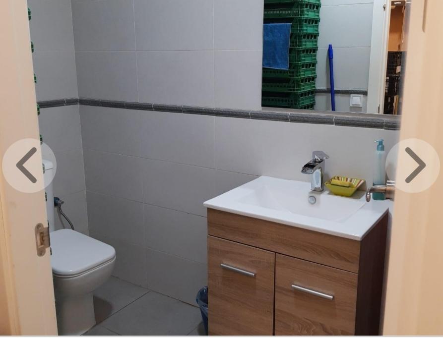 For share of commercial in Bormujos