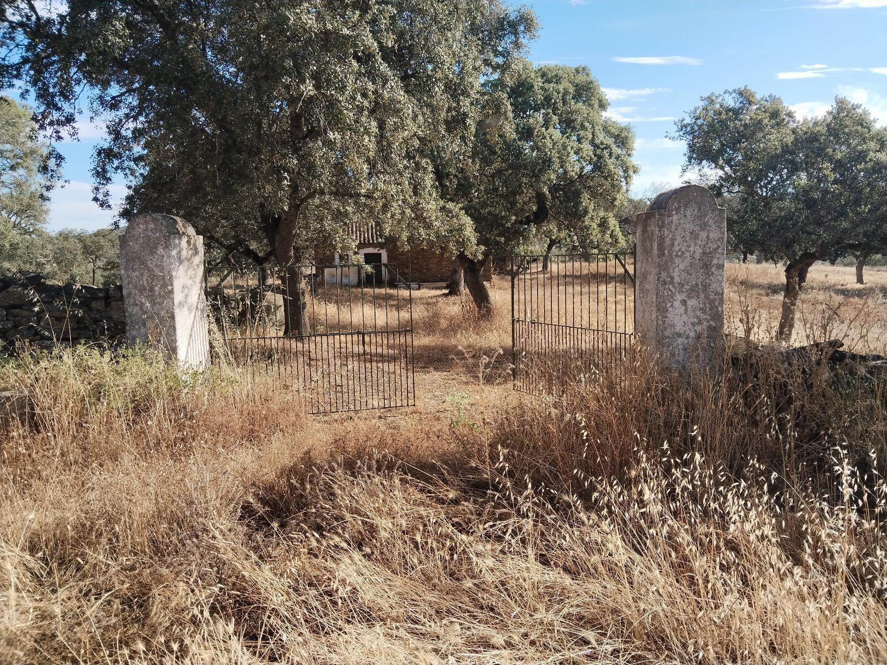 For sale of rural property in Cabeza la Vaca