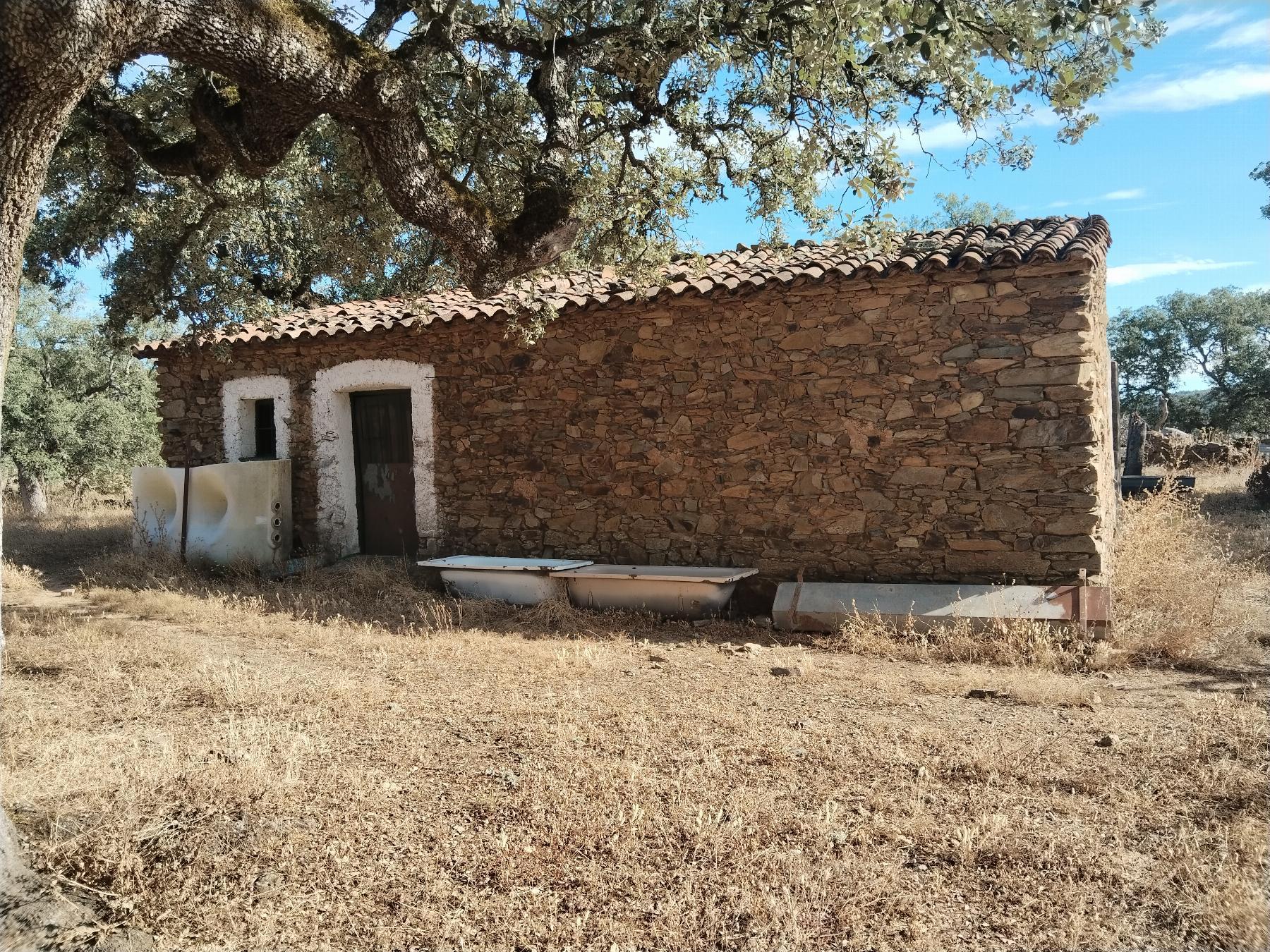 For sale of rural property in Cabeza la Vaca