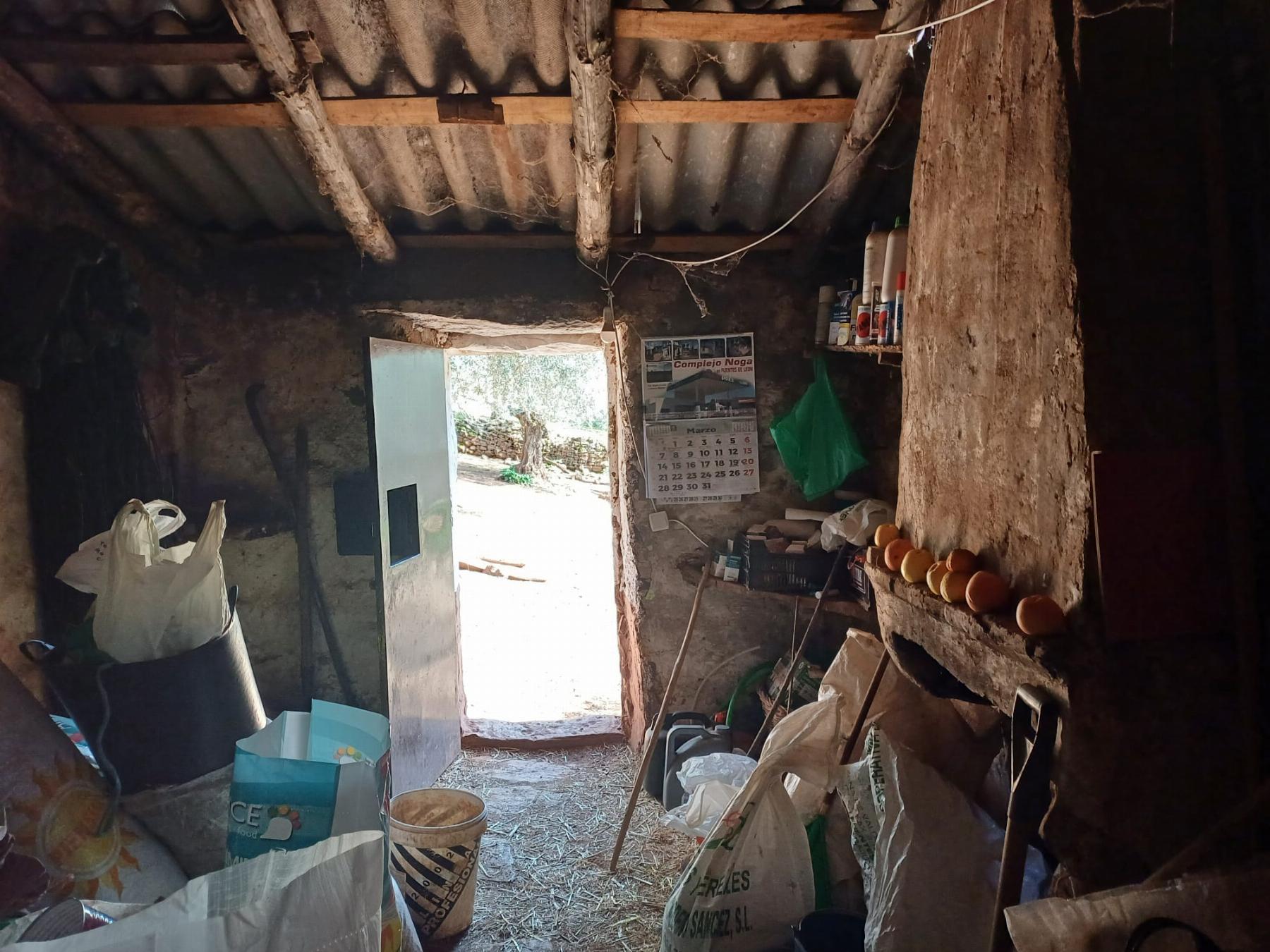 For sale of rural property in Fuentes de León