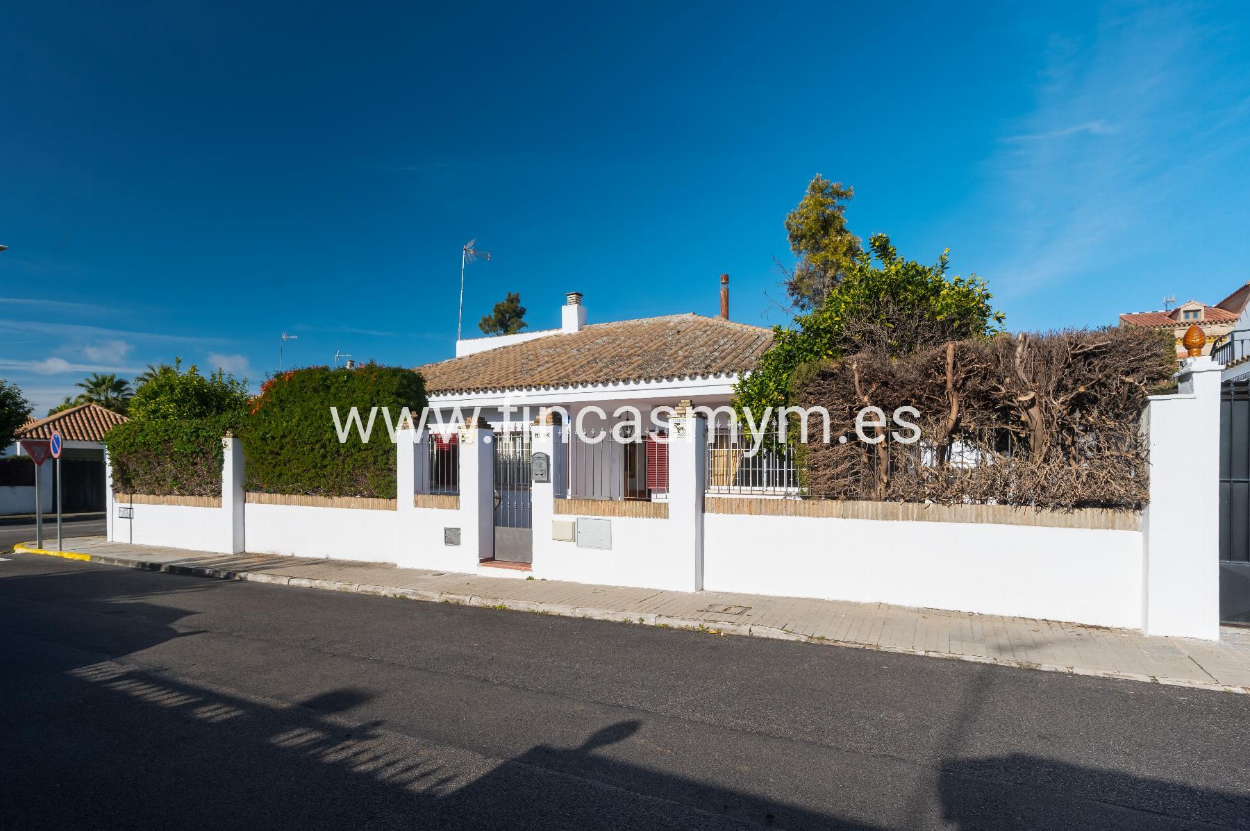 For sale of chalet in Espartinas