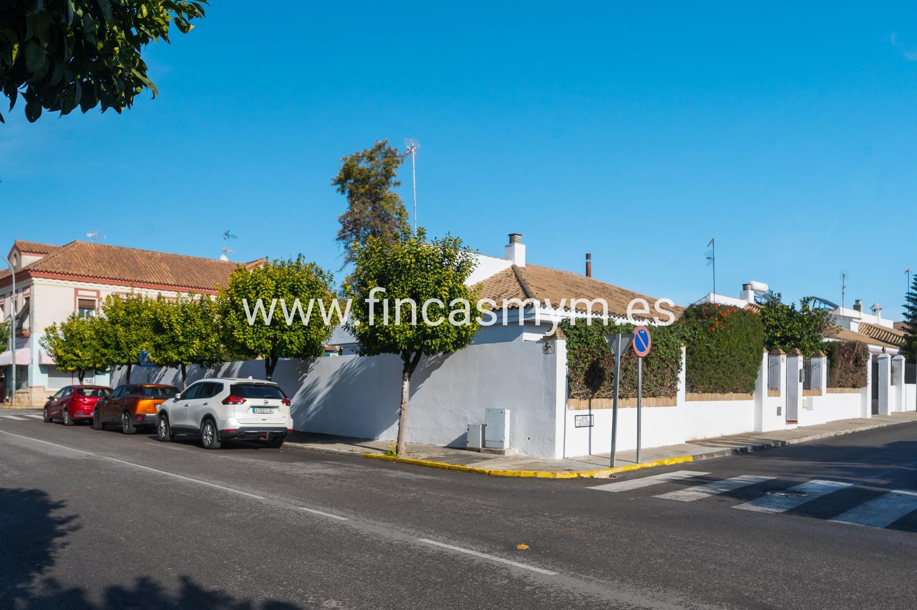 For sale of chalet in Espartinas