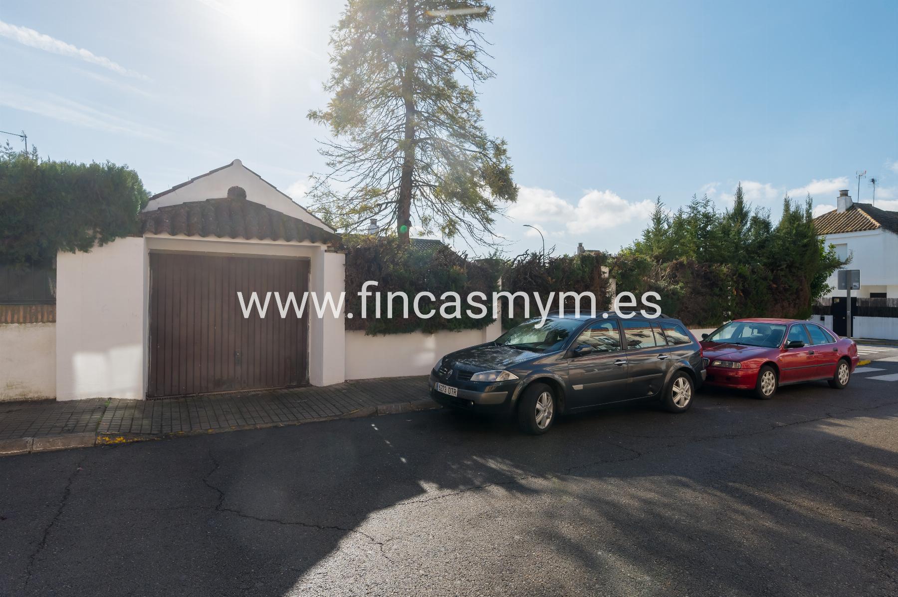 For sale of chalet in Espartinas