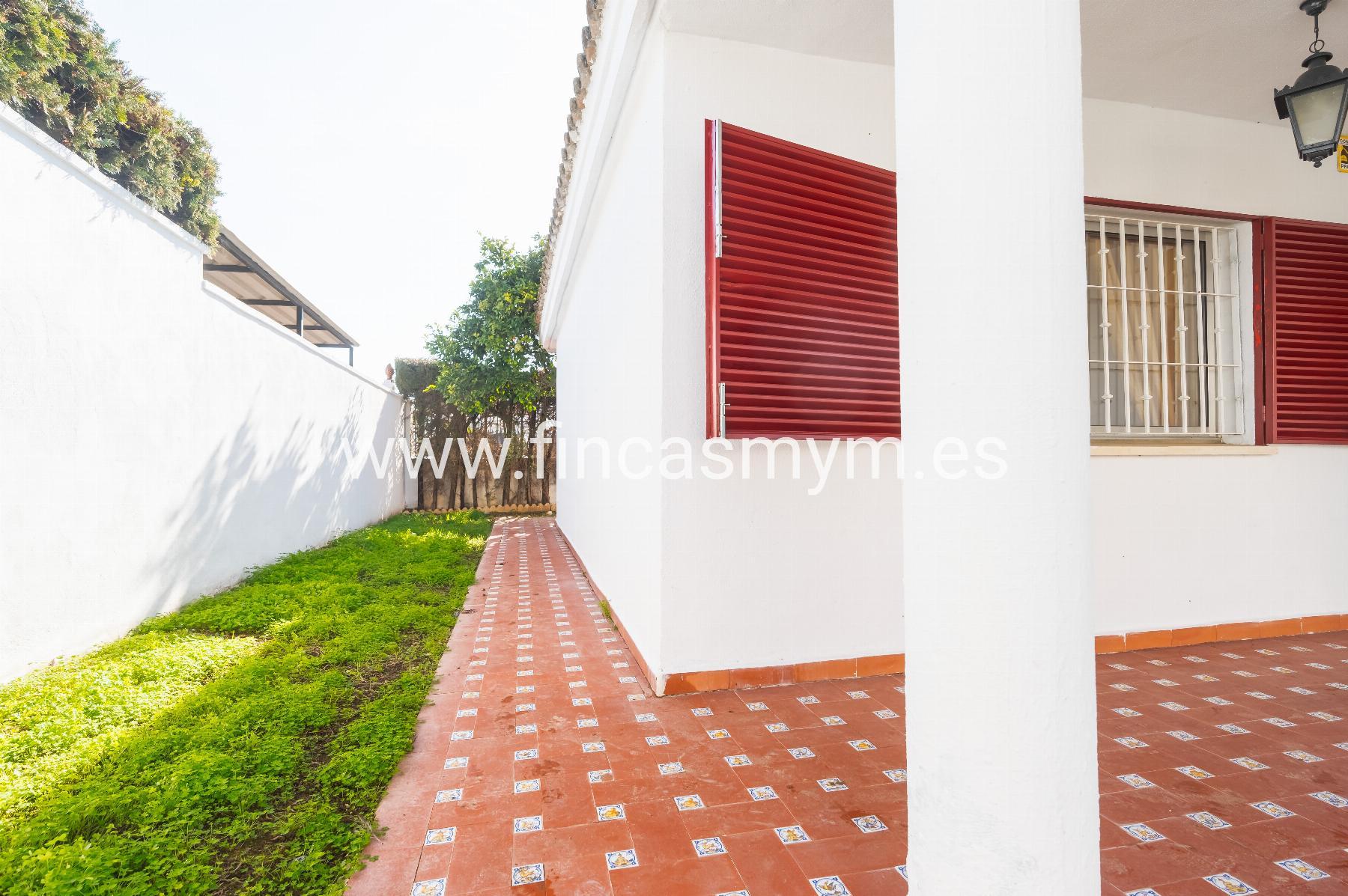 For sale of chalet in Espartinas
