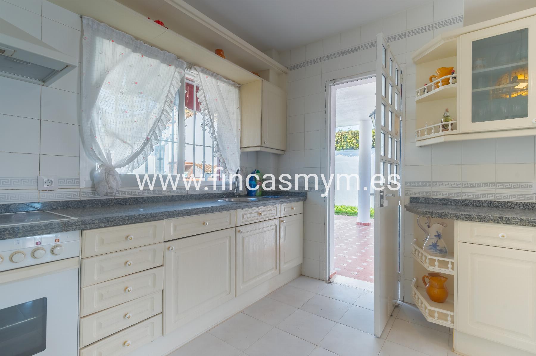 For sale of chalet in Espartinas