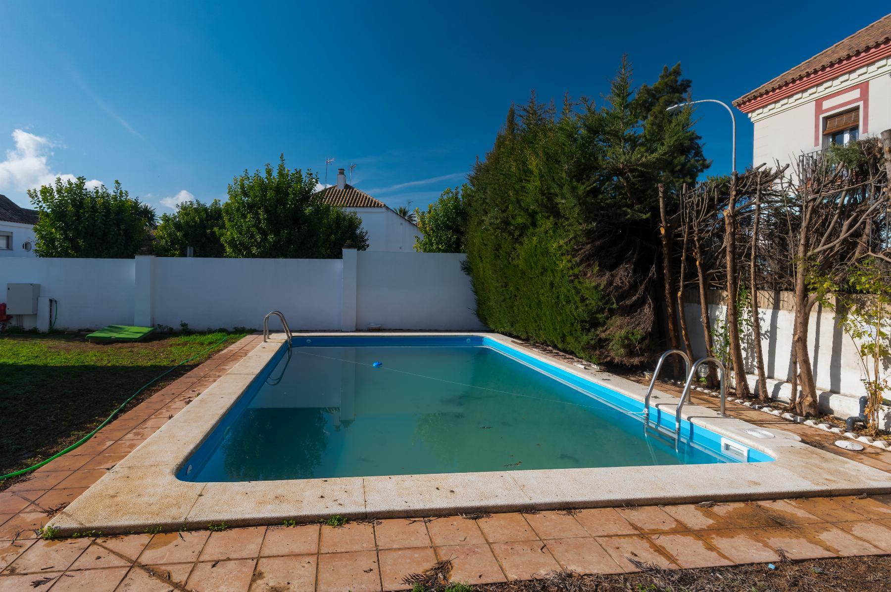 For sale of chalet in Espartinas