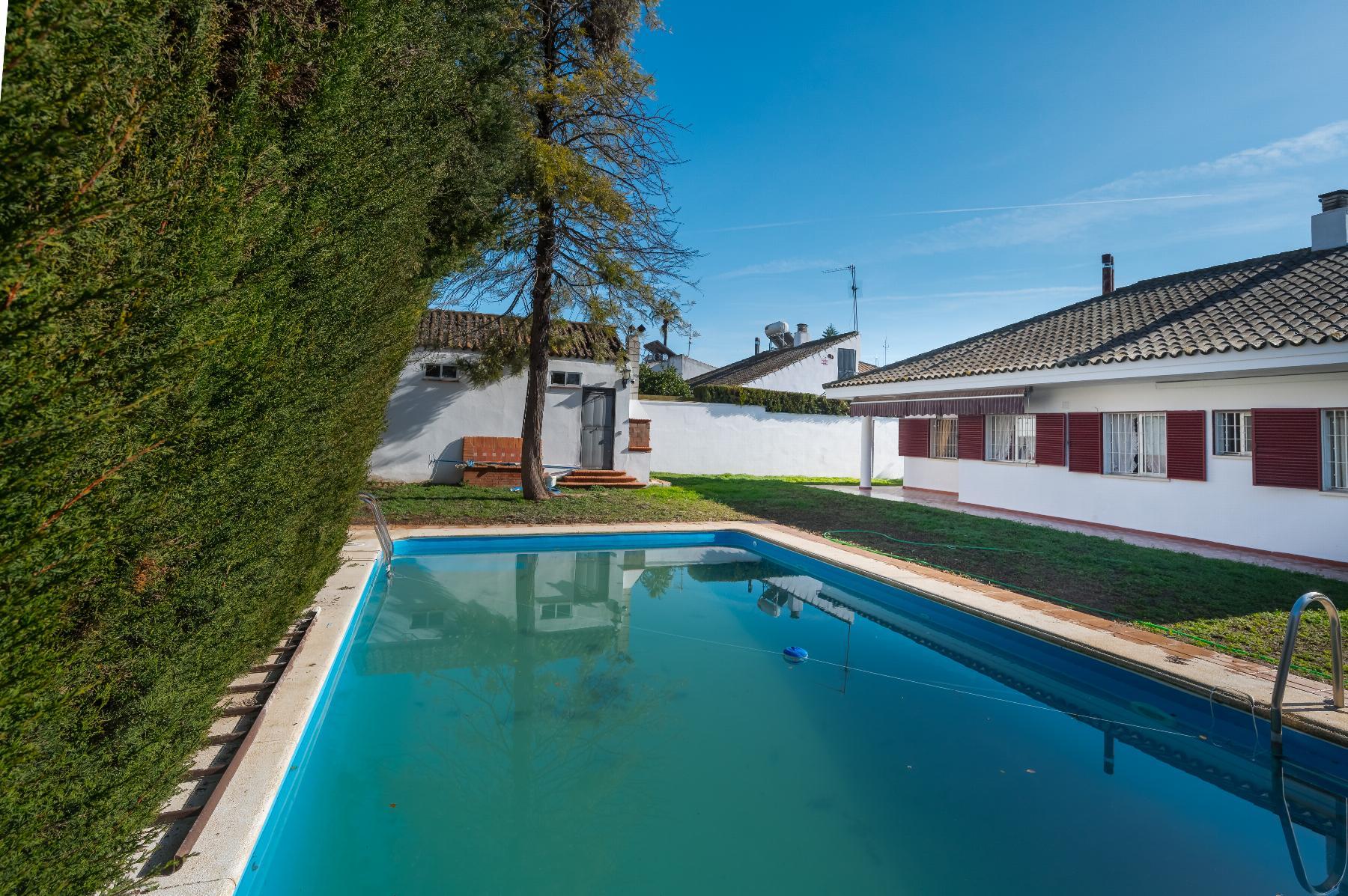 For sale of chalet in Espartinas