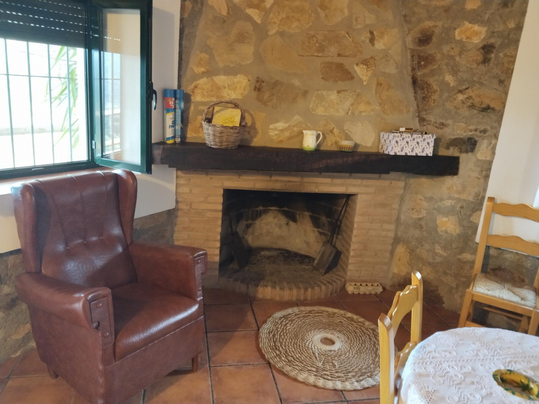 Venta de finca rústica en Fuentes de León