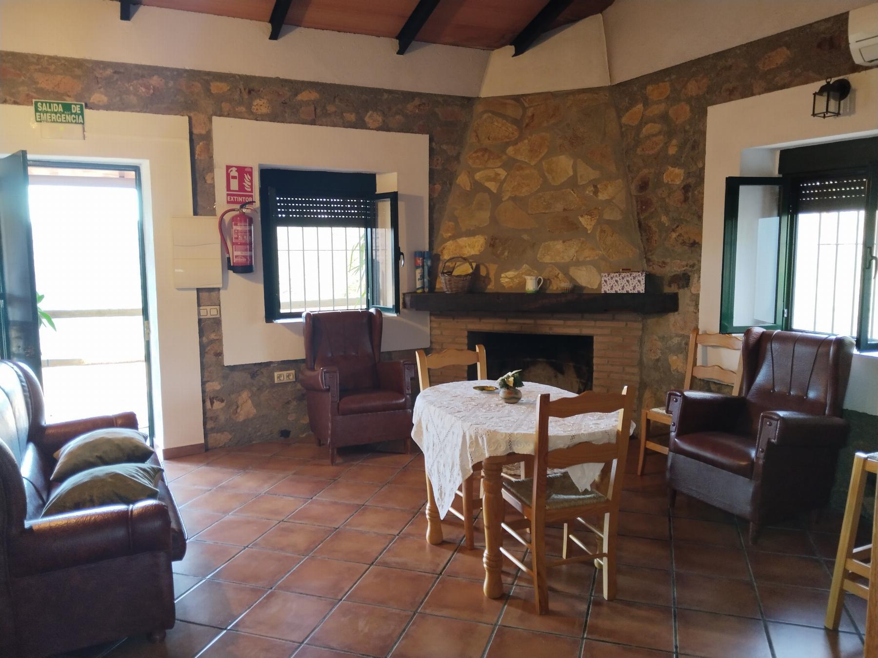 Venta de finca rústica en Fuentes de León