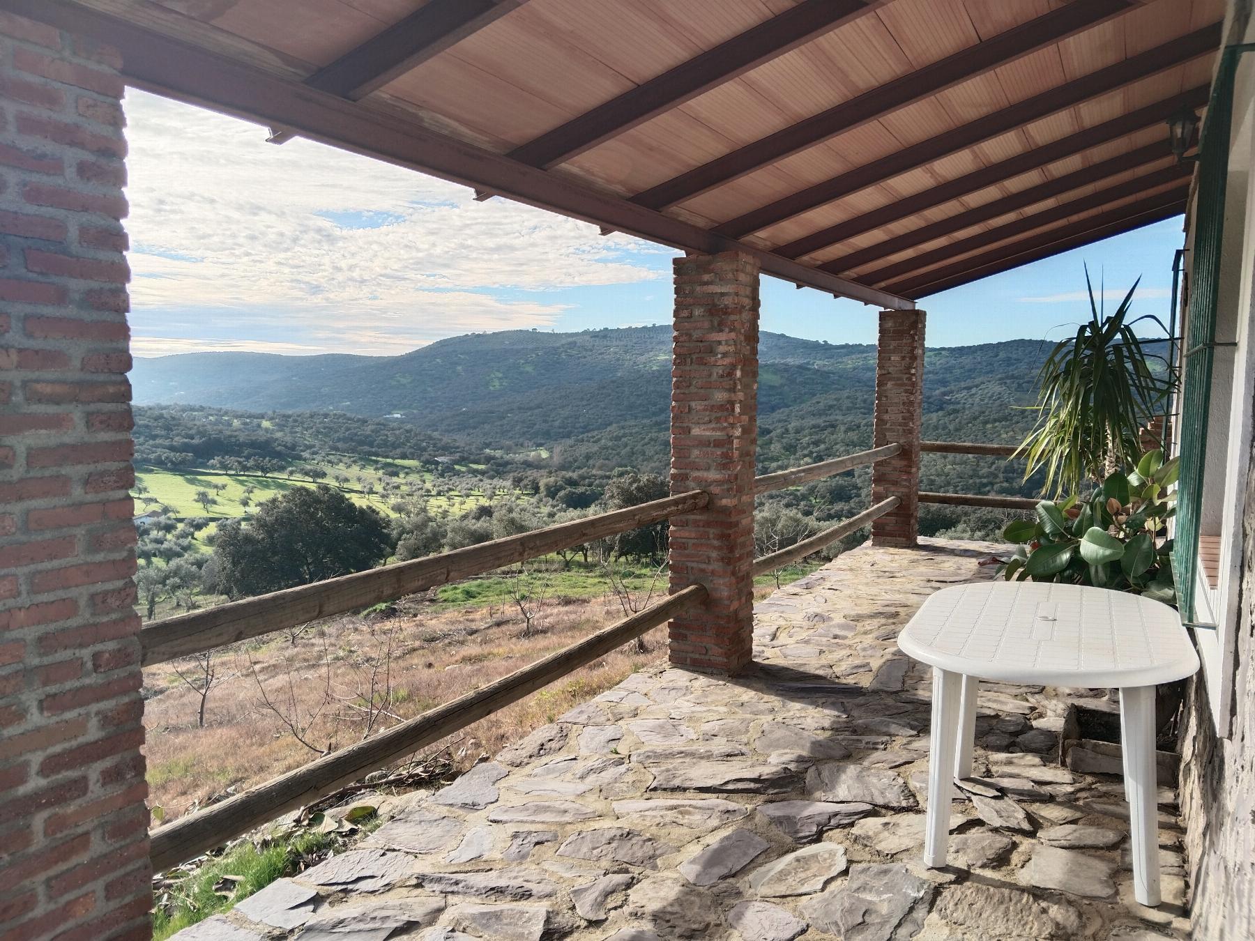 Venta de finca rústica en Fuentes de León