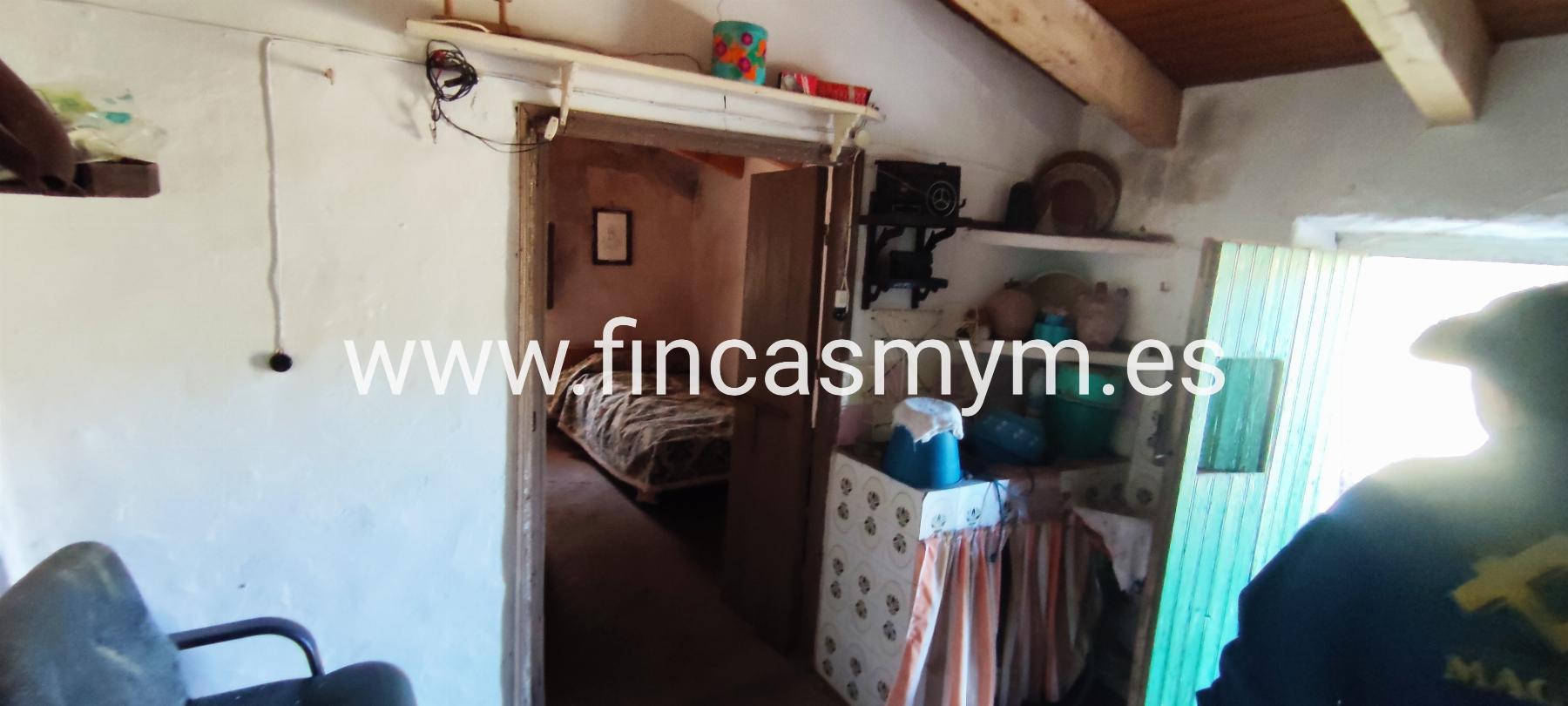 For sale of rural property in Fuentes de León