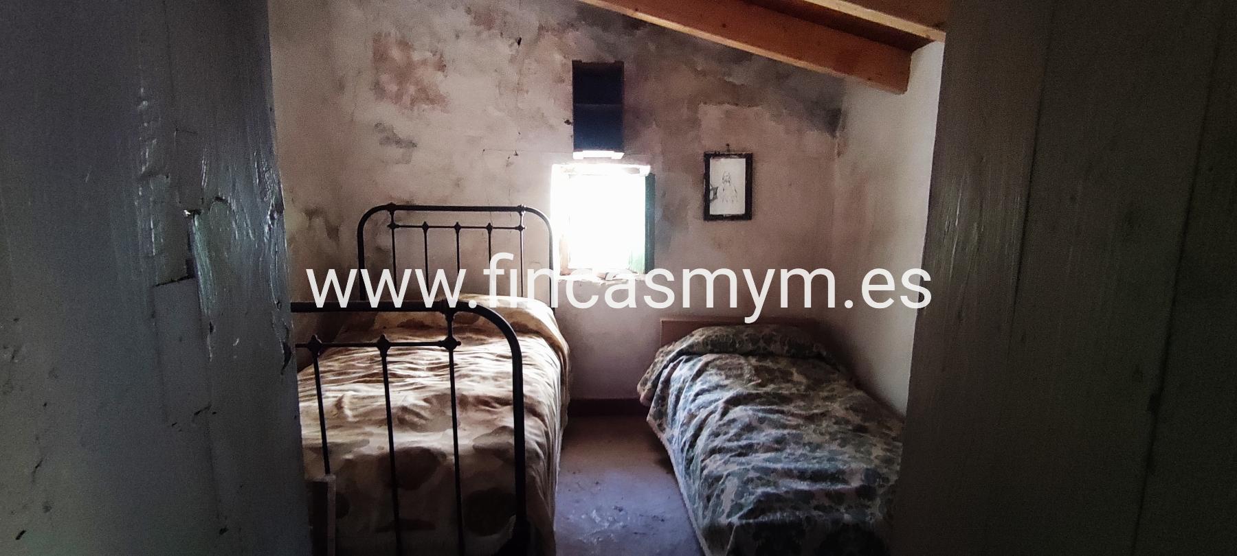 For sale of rural property in Fuentes de León