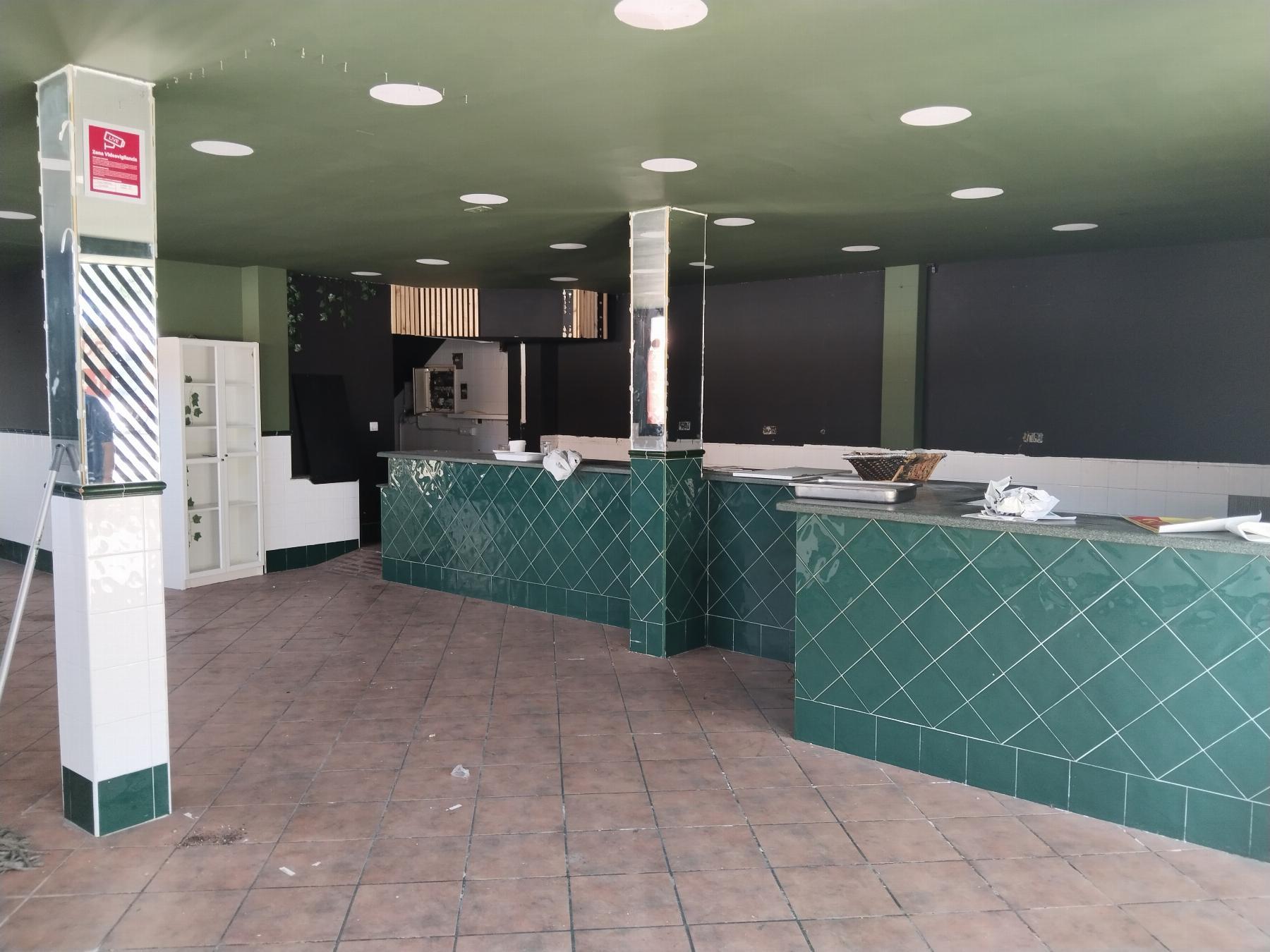 For sale of commercial in Bormujos