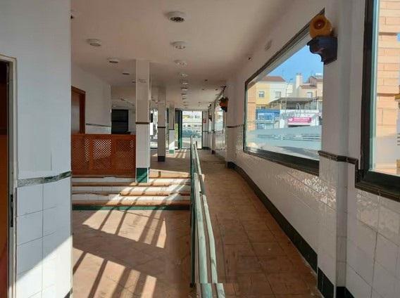 For sale of commercial in Bormujos