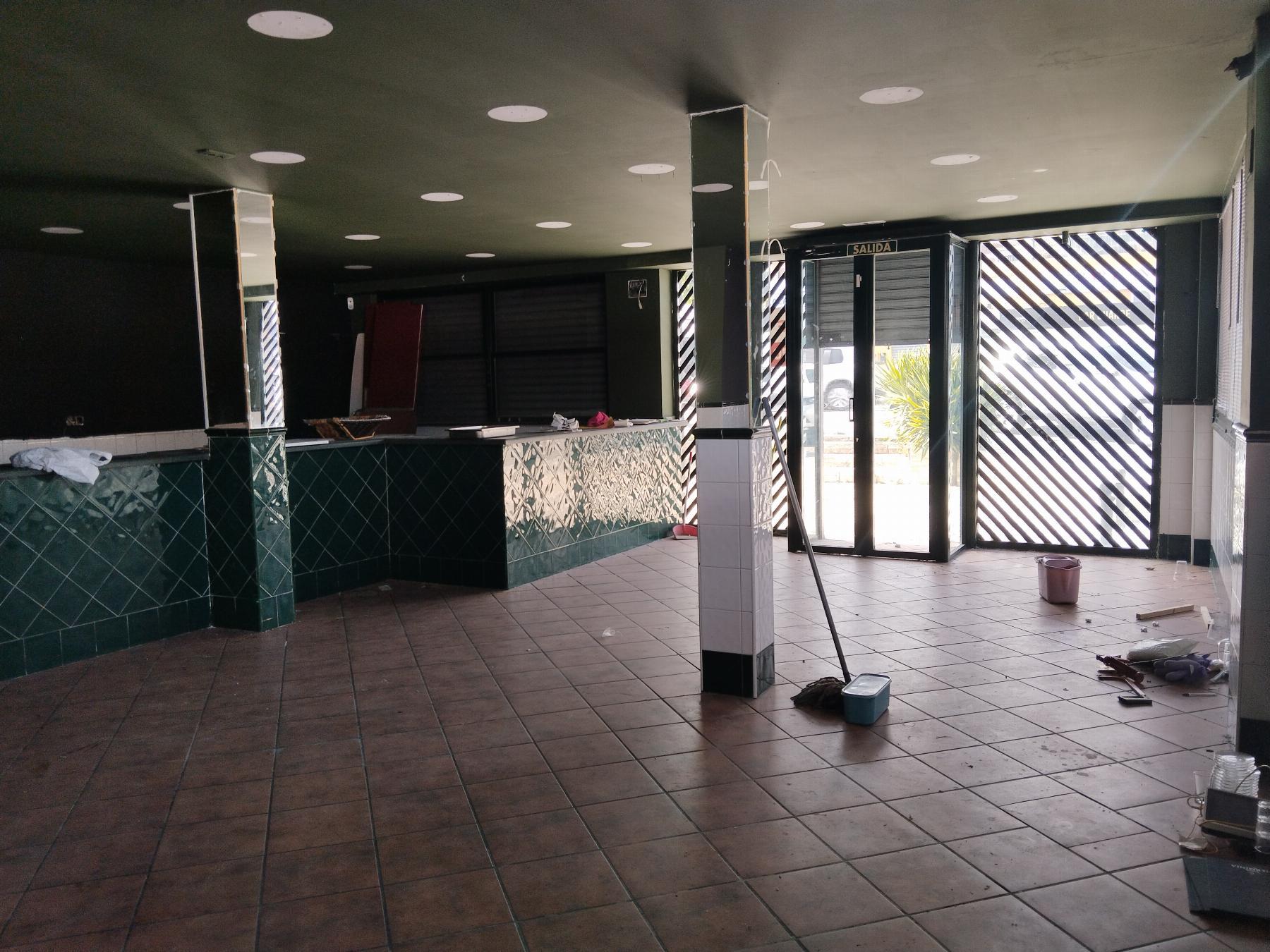 For sale of commercial in Bormujos
