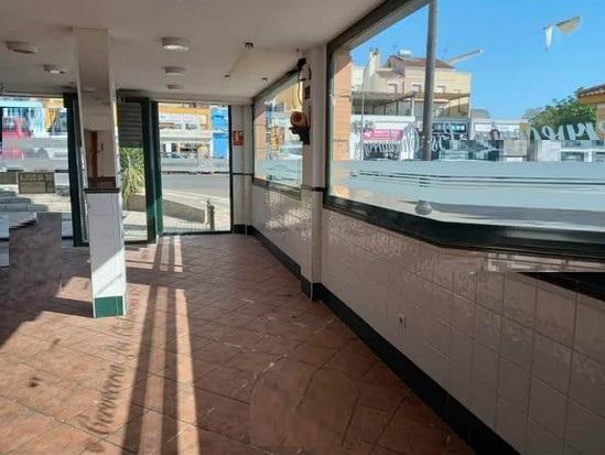 For sale of commercial in Bormujos
