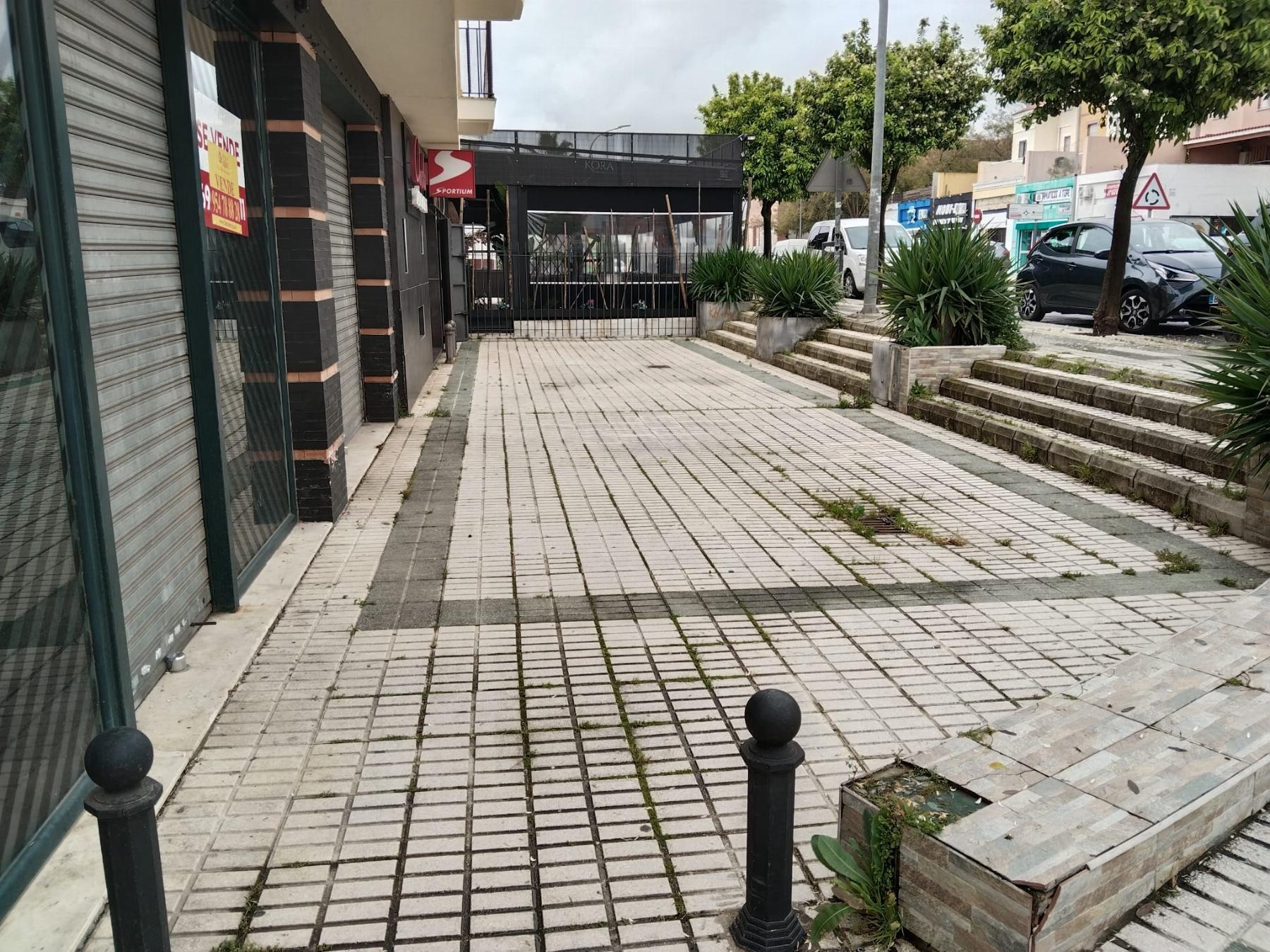 For sale of commercial in Bormujos