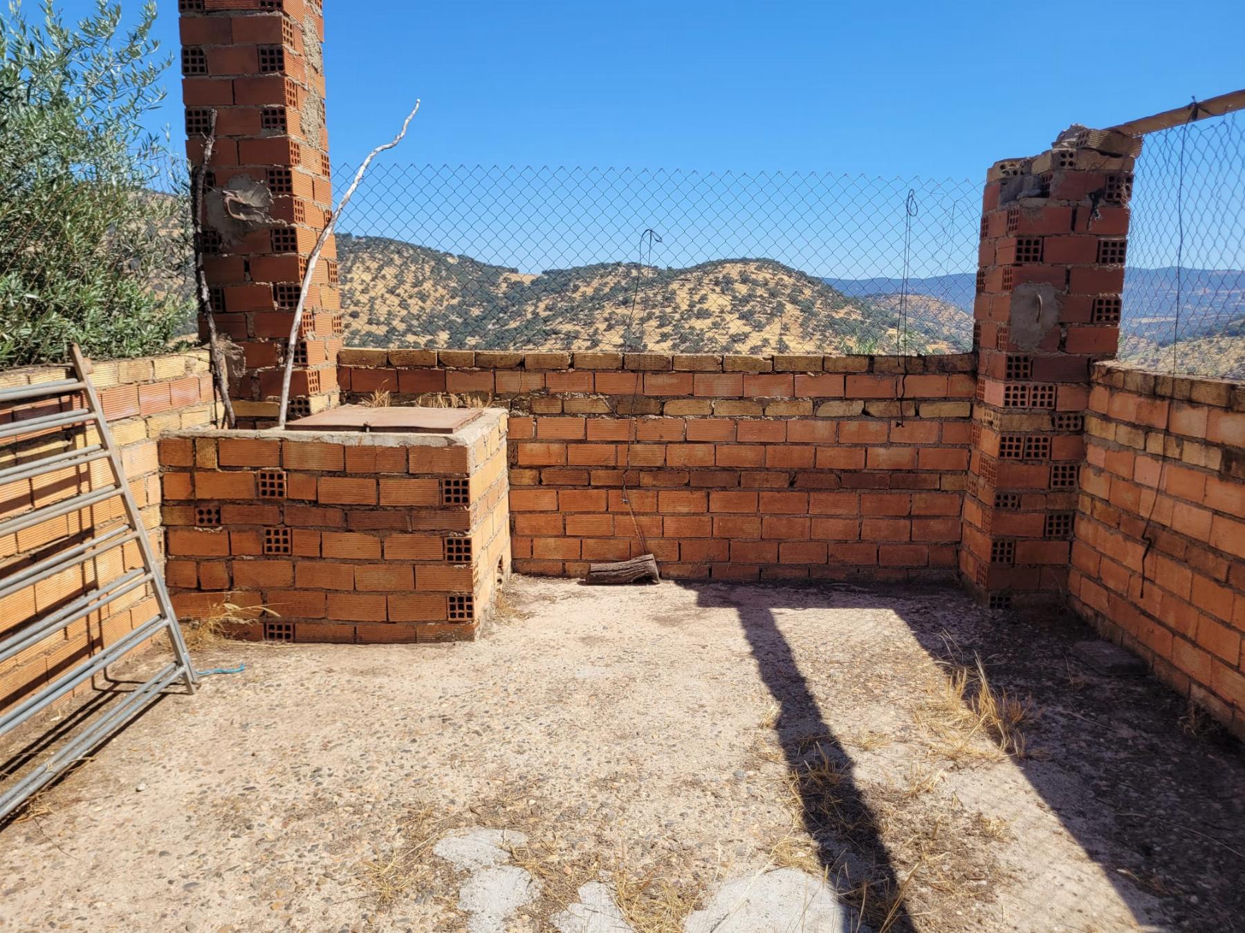 For sale of rural property in Fuentes de León